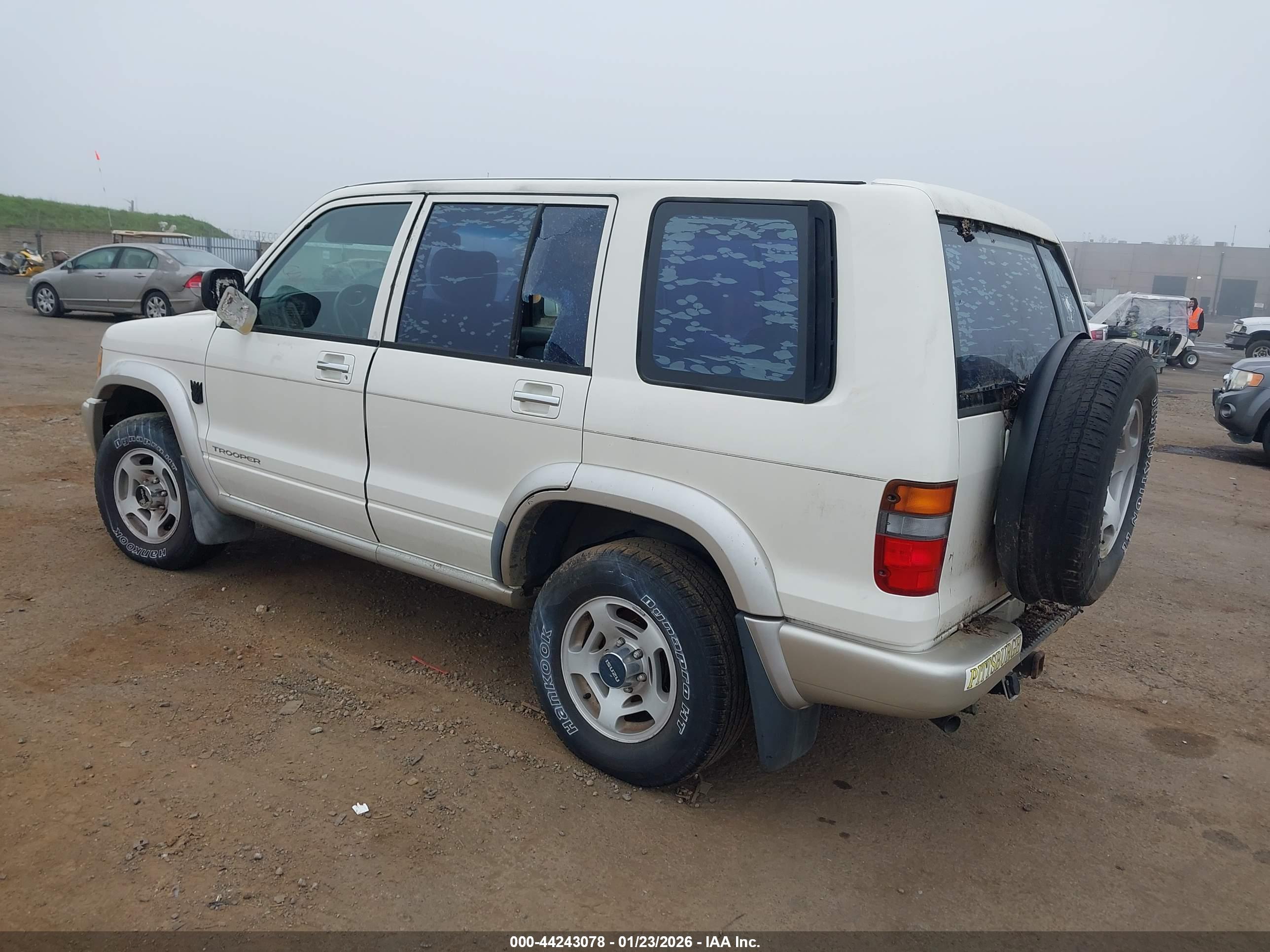 ISUZU TROOPER image 3