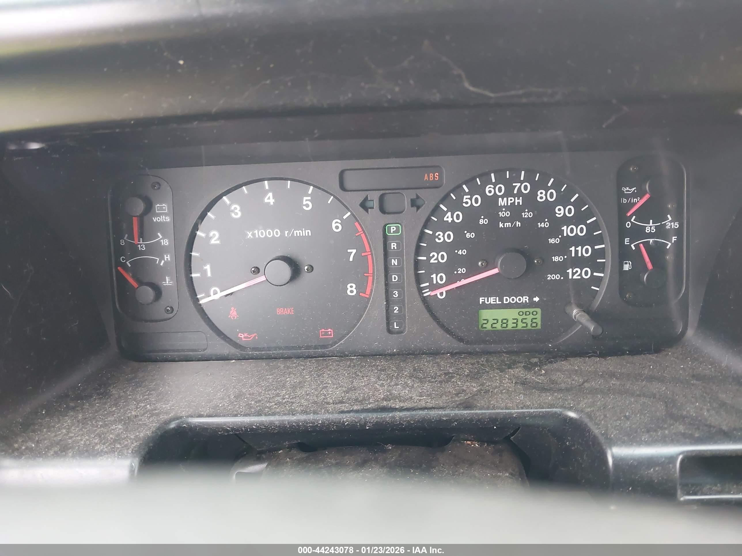 ISUZU TROOPER image 7