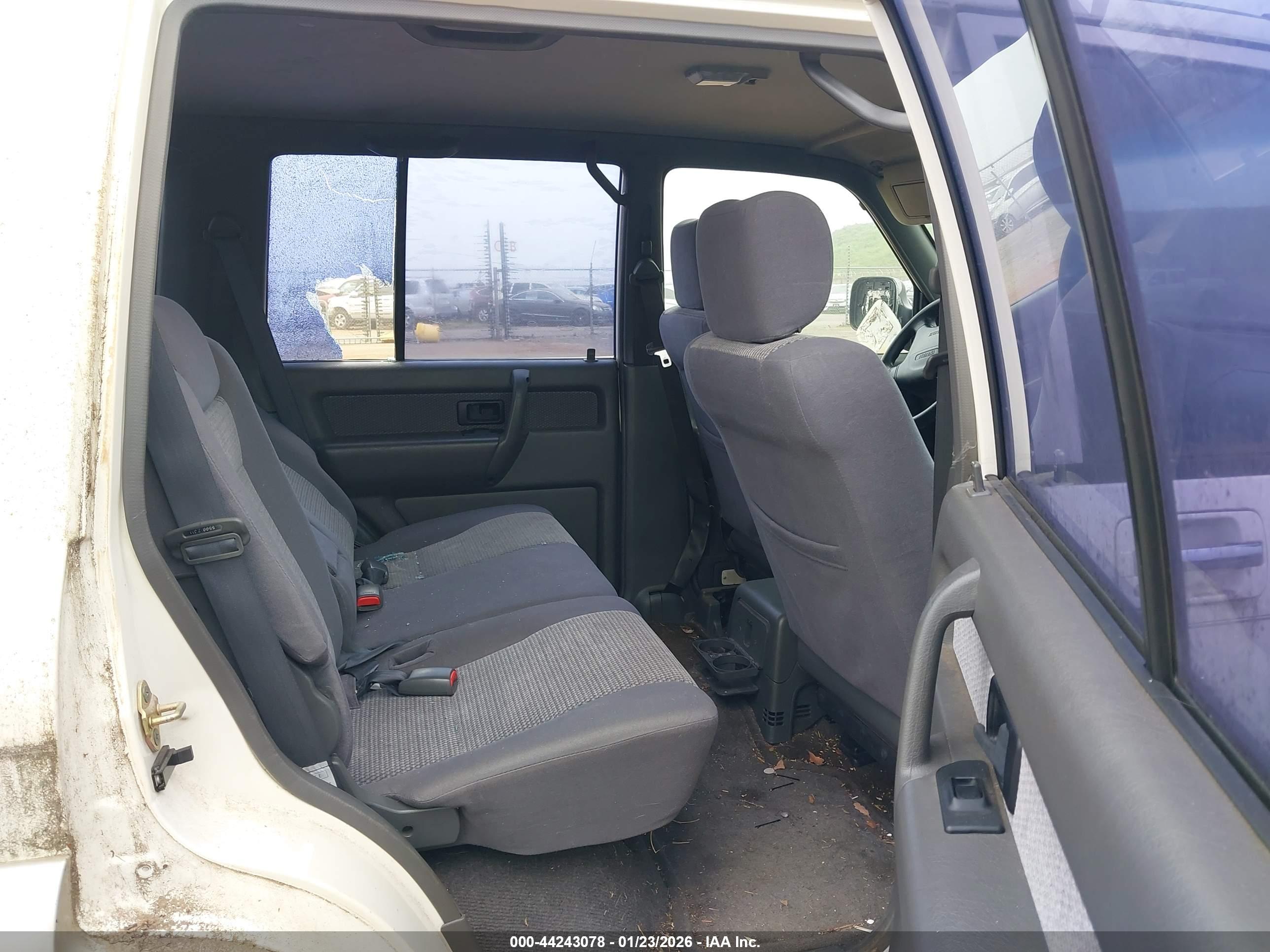 ISUZU TROOPER image 8