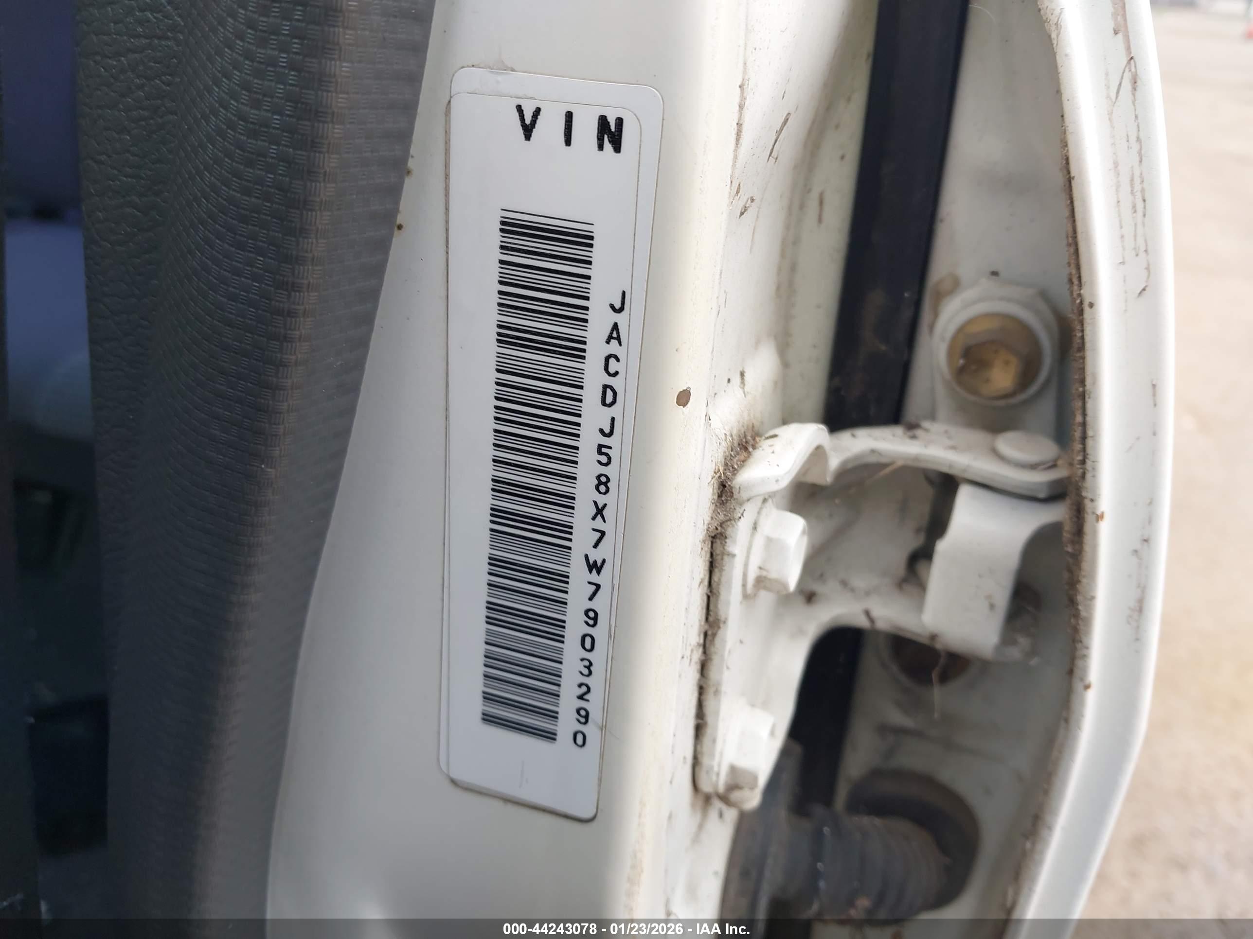 ISUZU TROOPER image 9