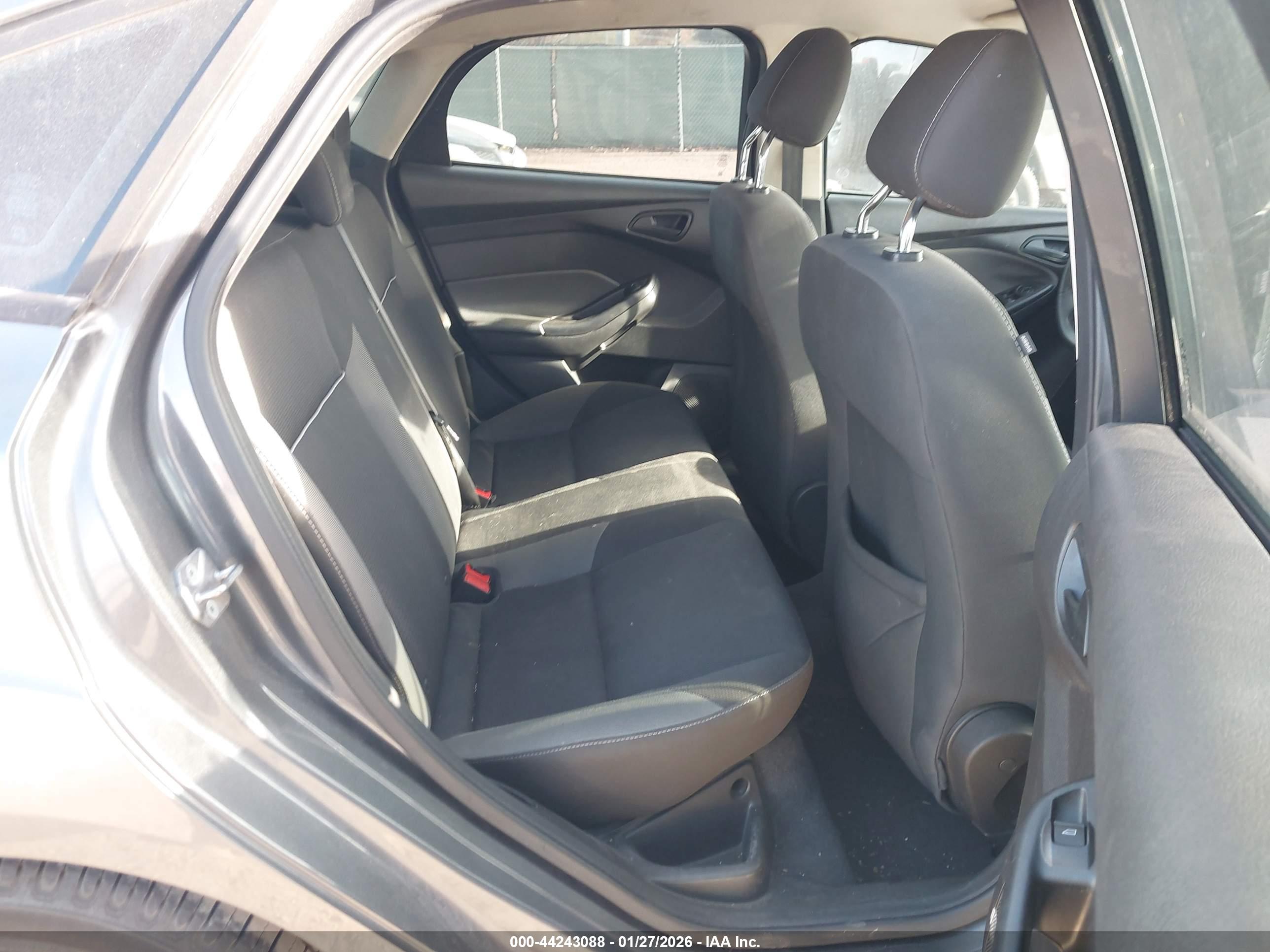 FORD FOCUS image 8