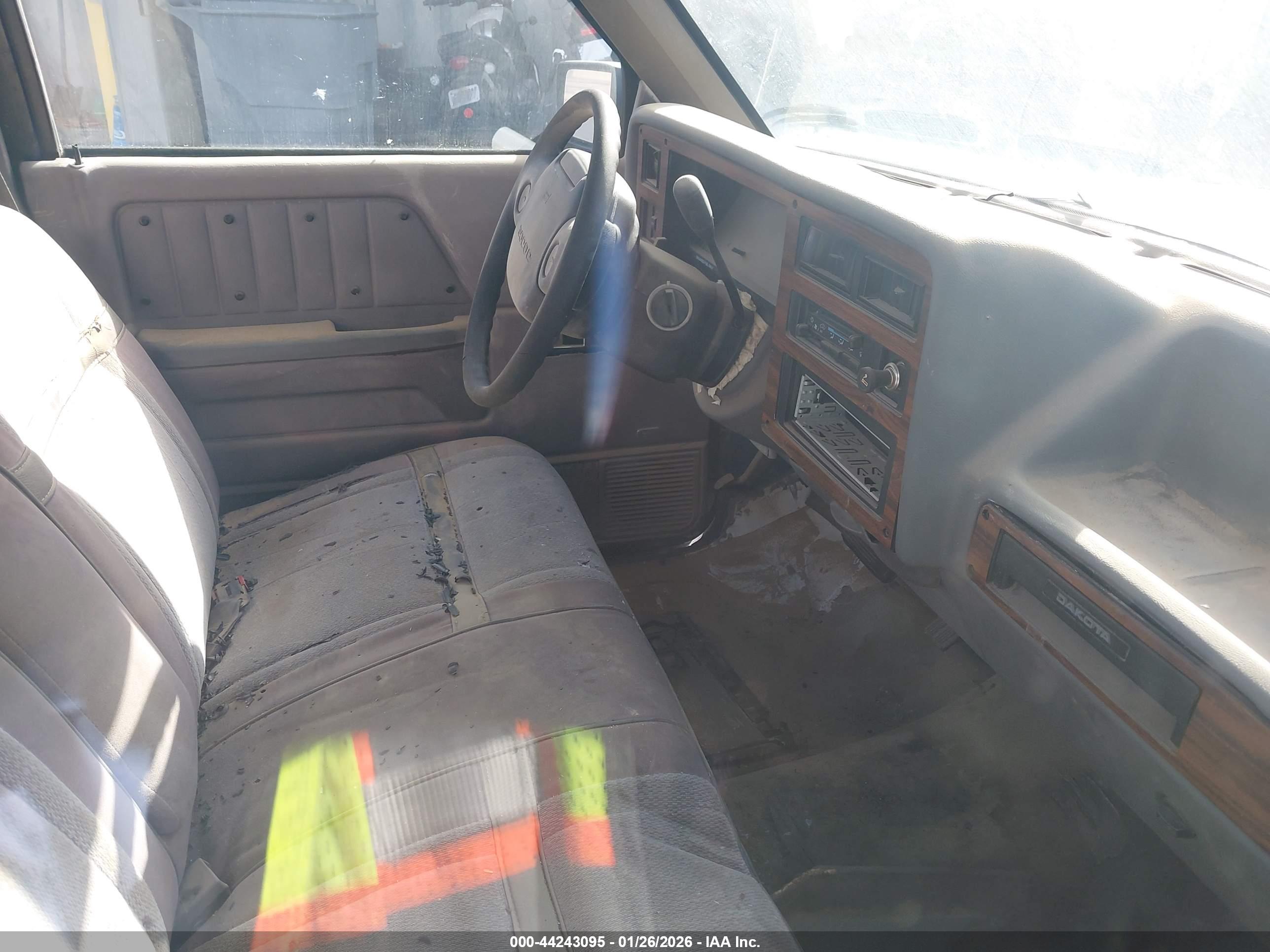DODGE DAKOTA image 5