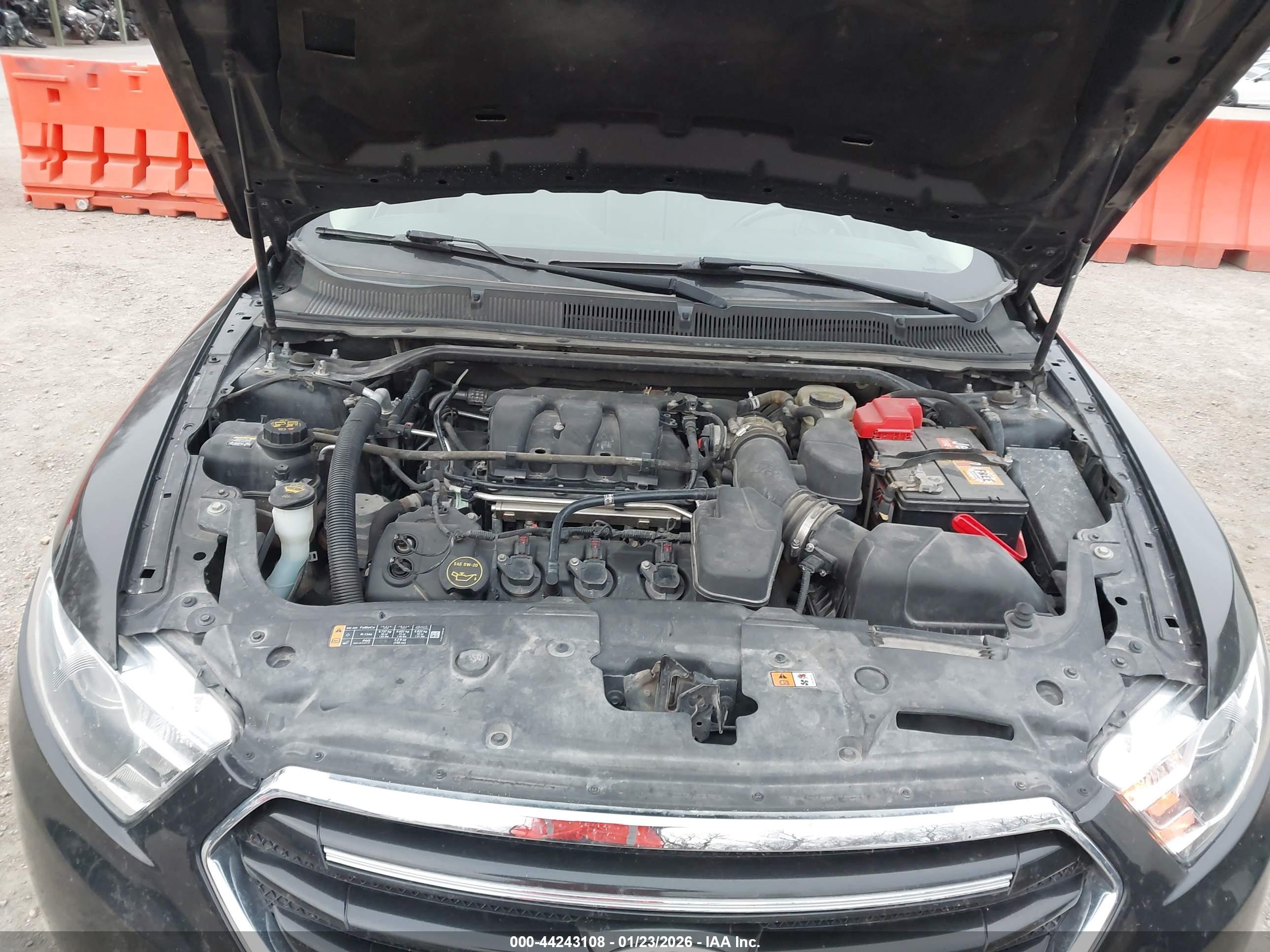 FORD TAURUS image 10