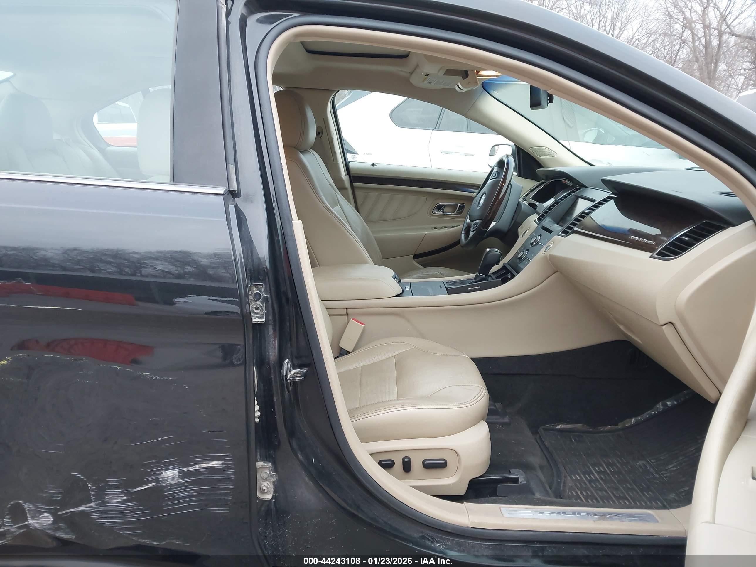 FORD TAURUS image 5