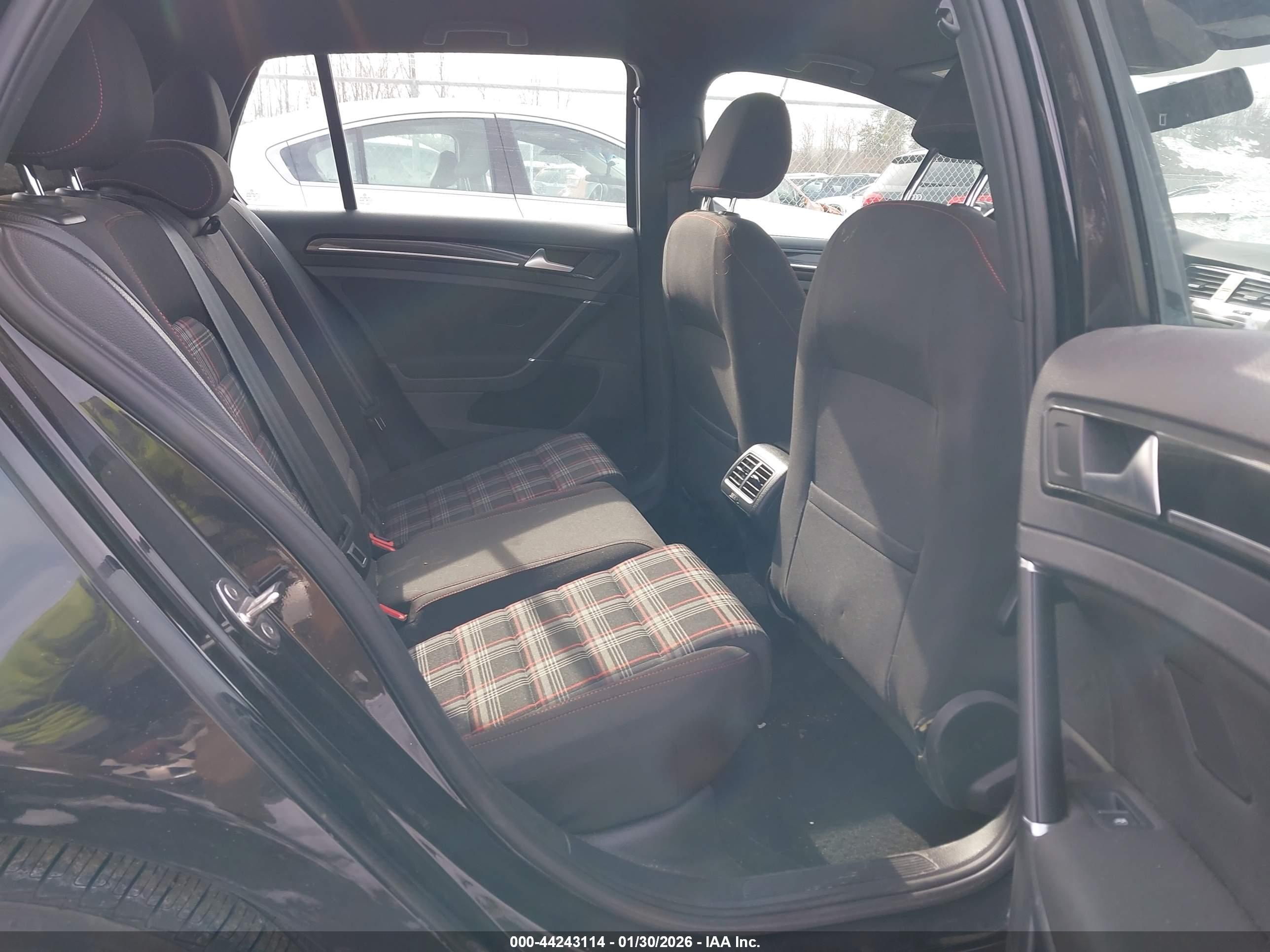 VOLKSWAGEN GOLF image 8