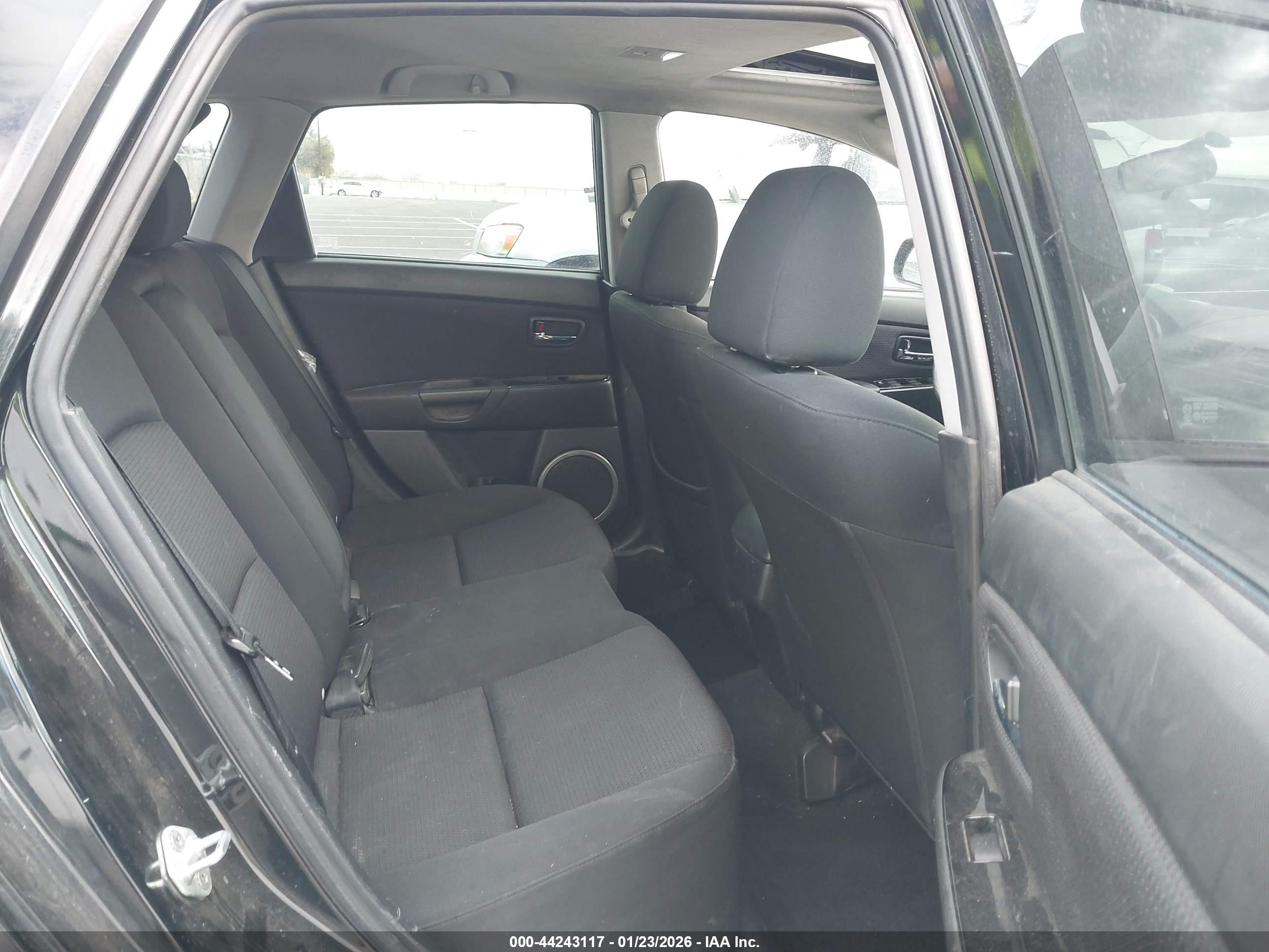 MAZDA MAZDA3 image 8