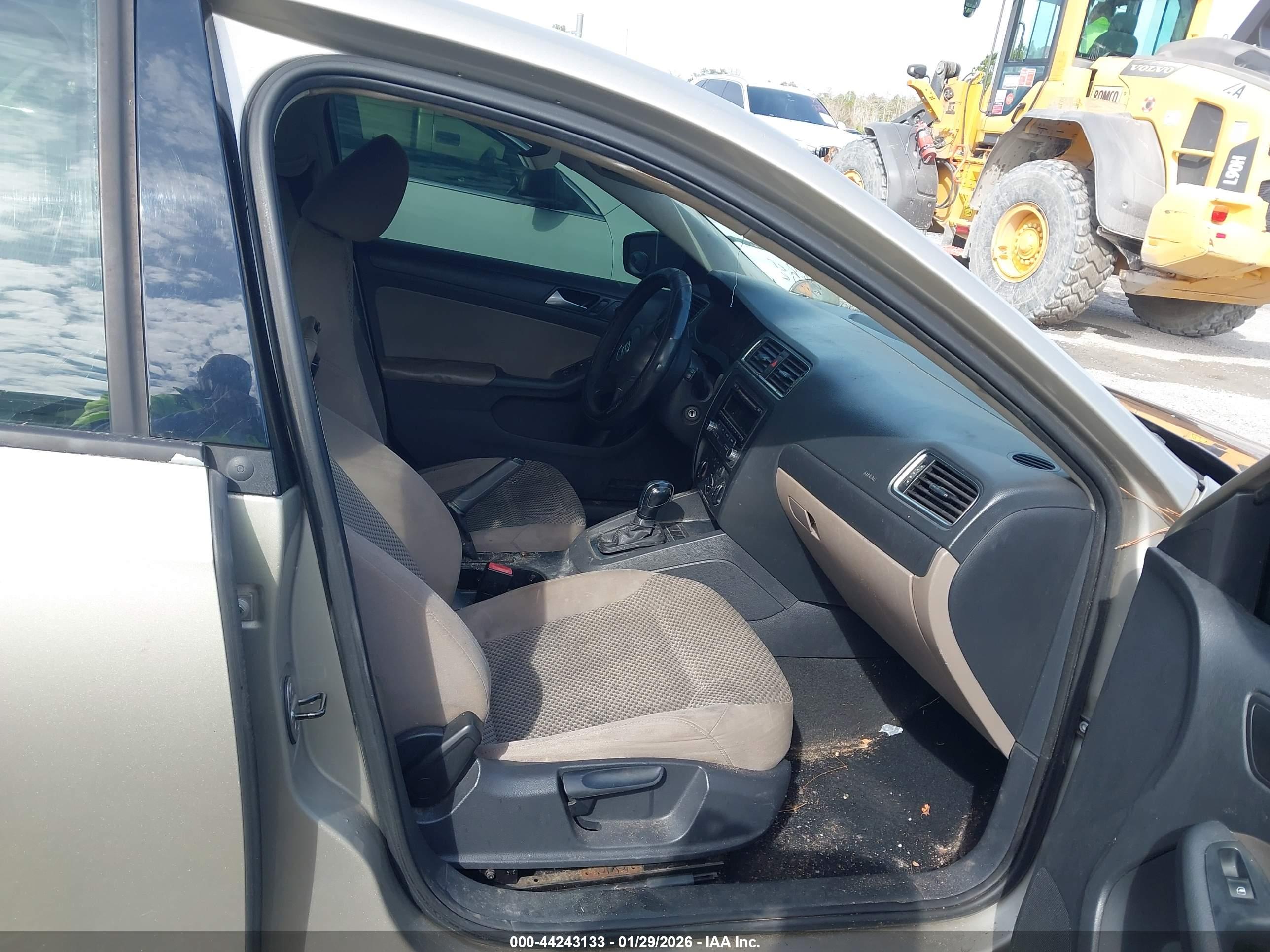 VOLKSWAGEN JETTA image 5
