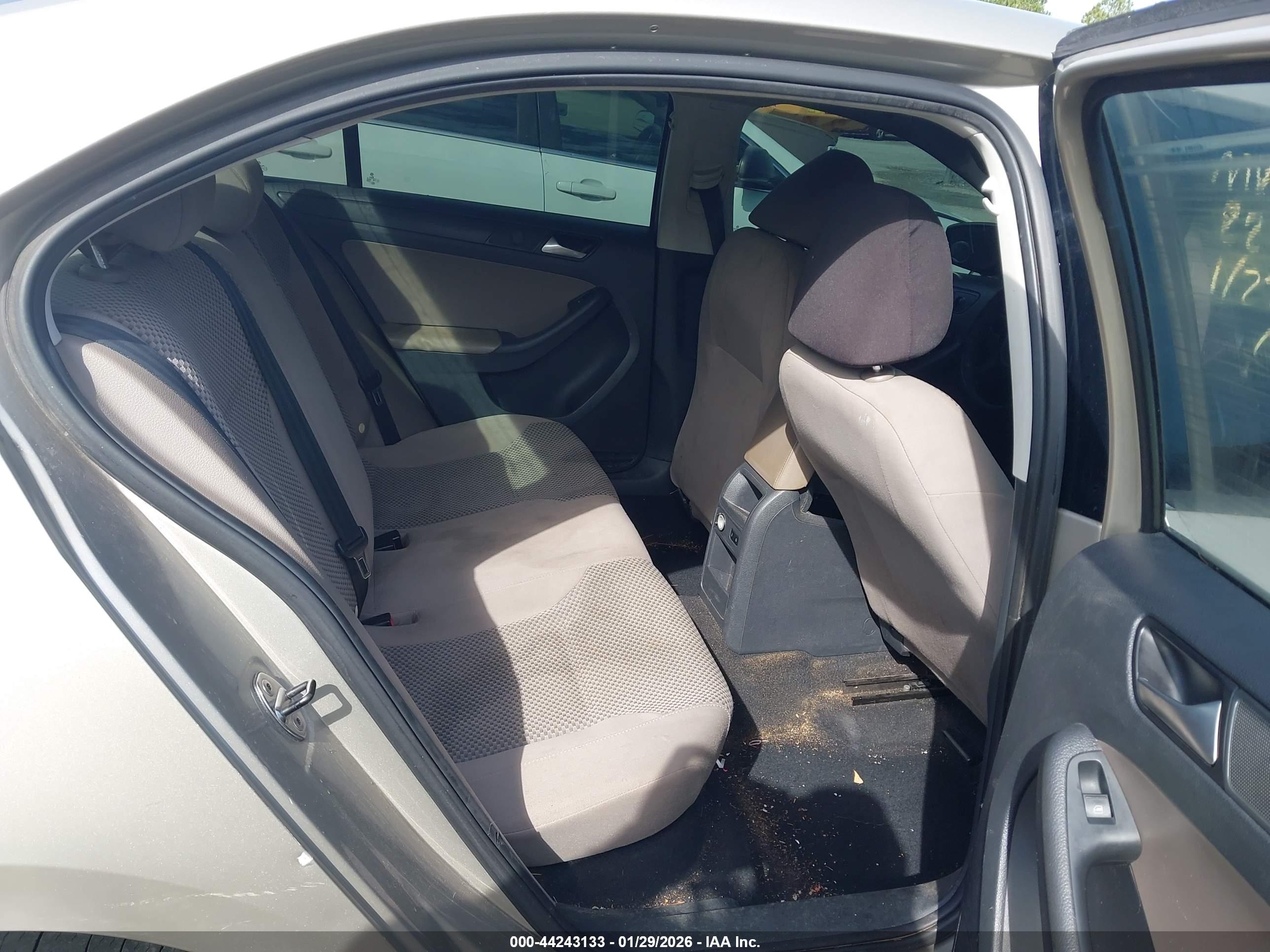 VOLKSWAGEN JETTA image 8
