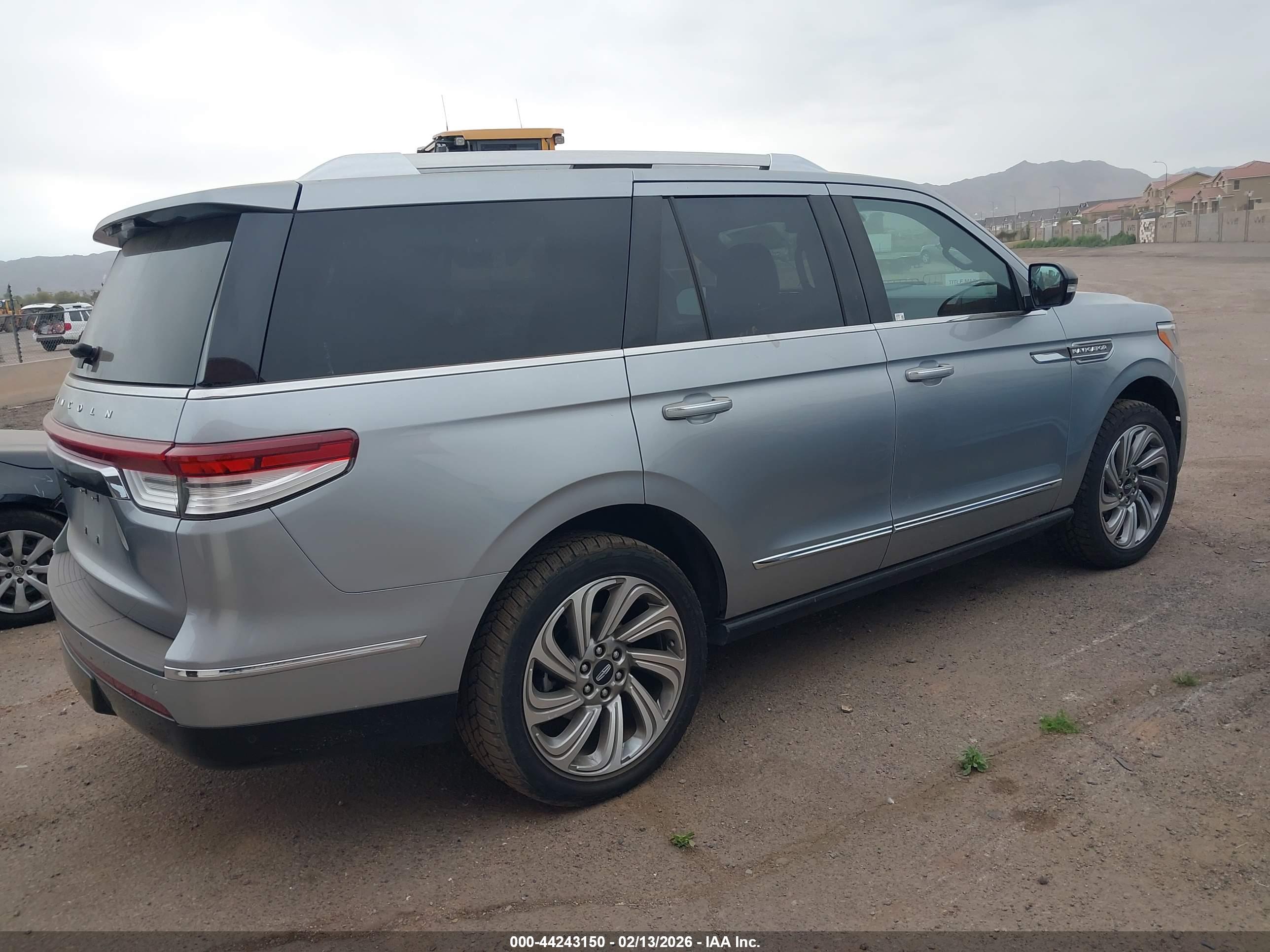LINCOLN NAVIGATOR image 4