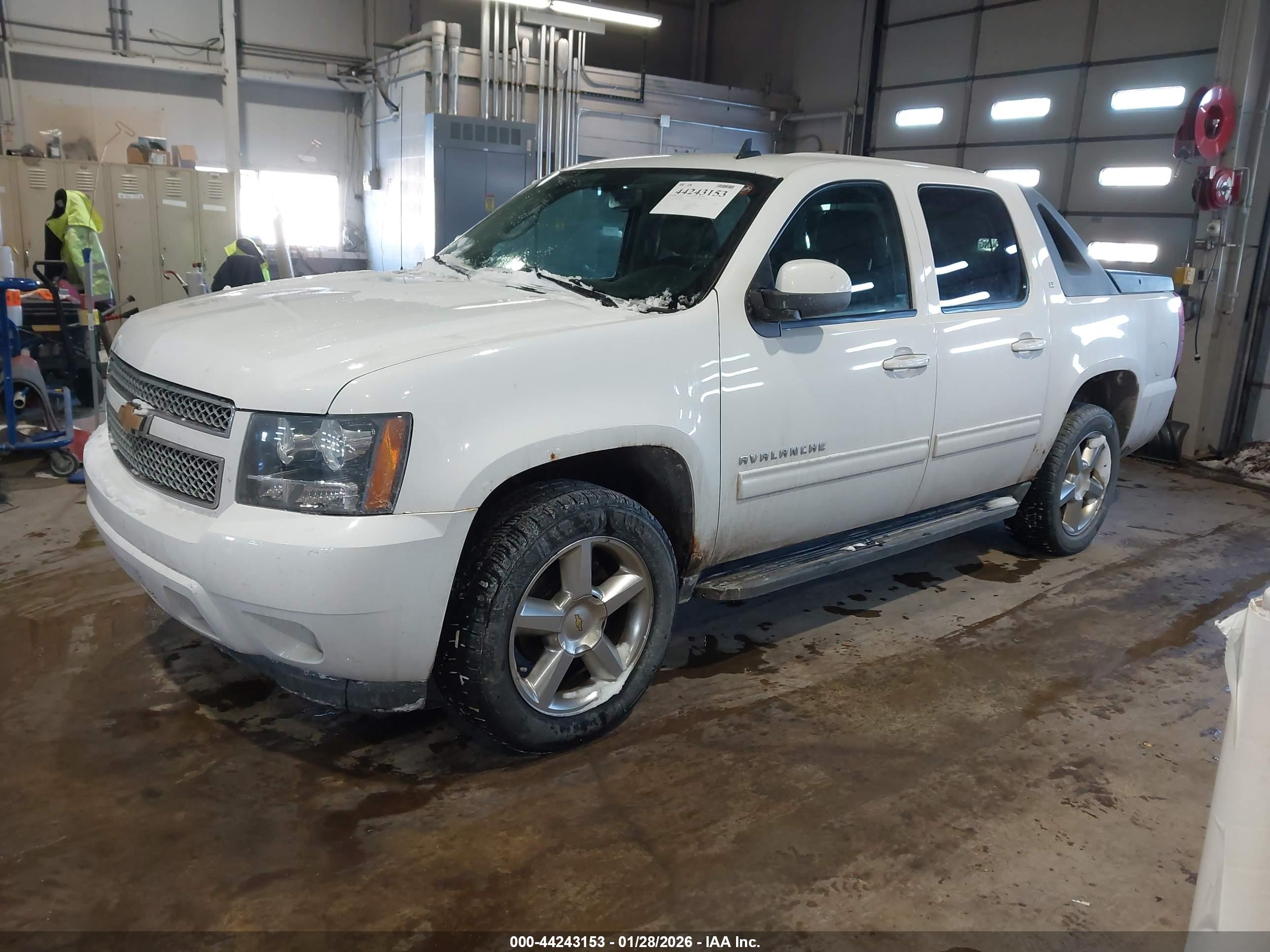 CHEVROLET AVALANCHE image 2