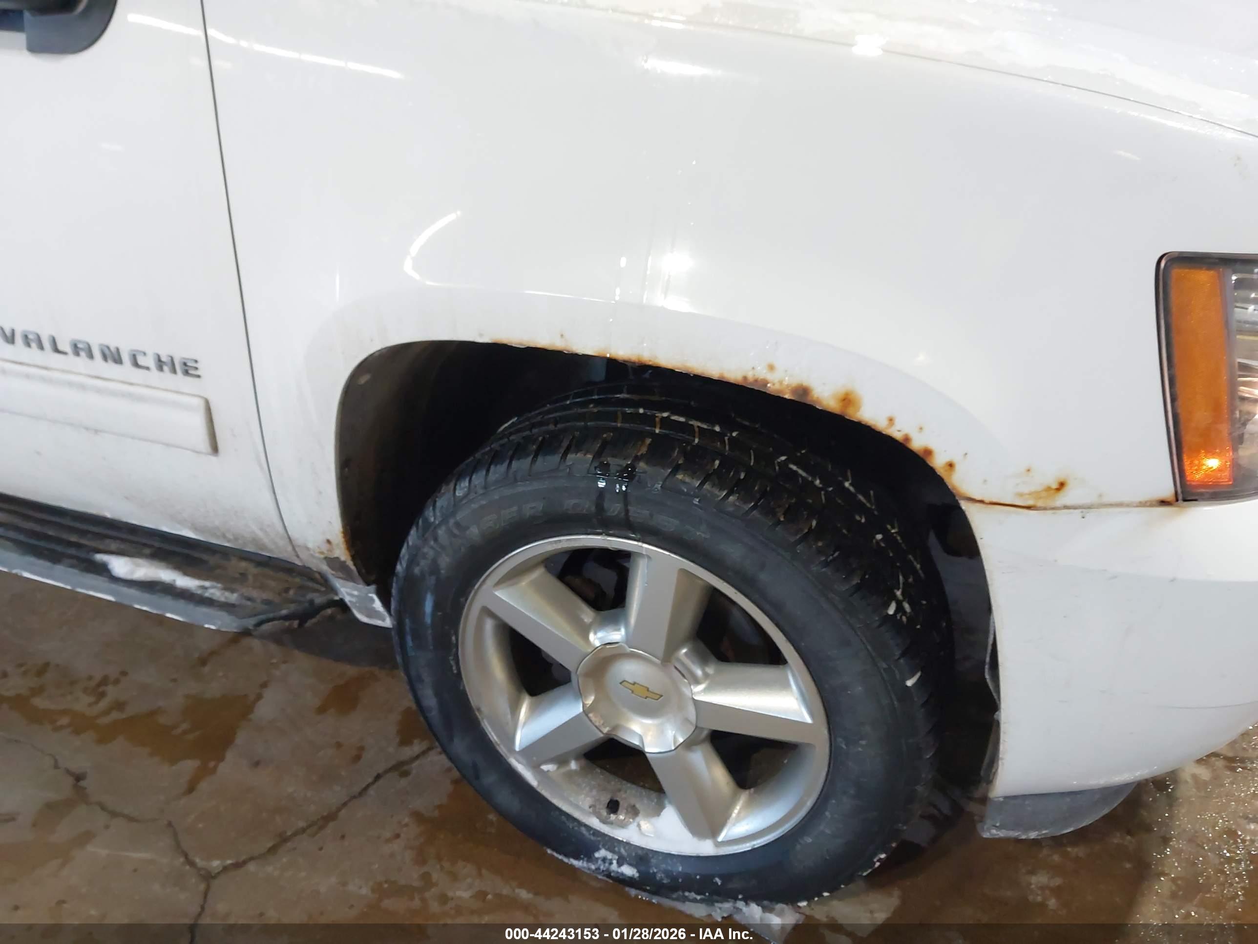 CHEVROLET AVALANCHE image 6