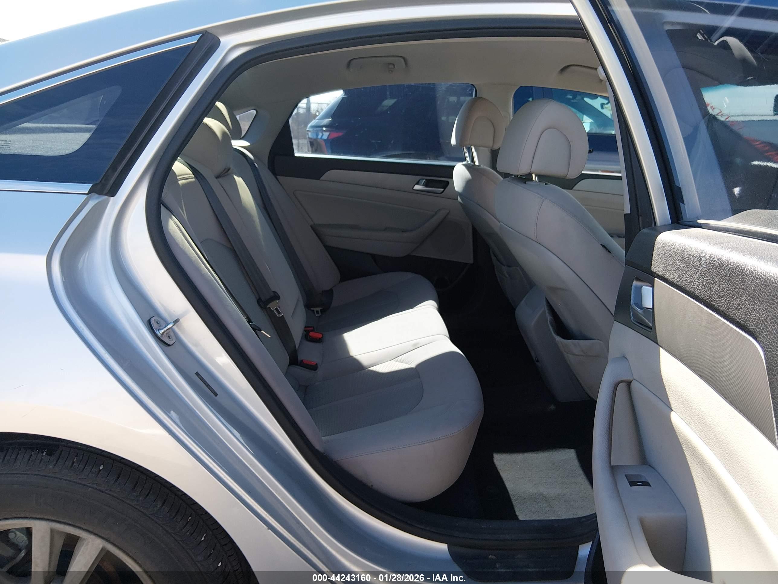 HYUNDAI SONATA image 8