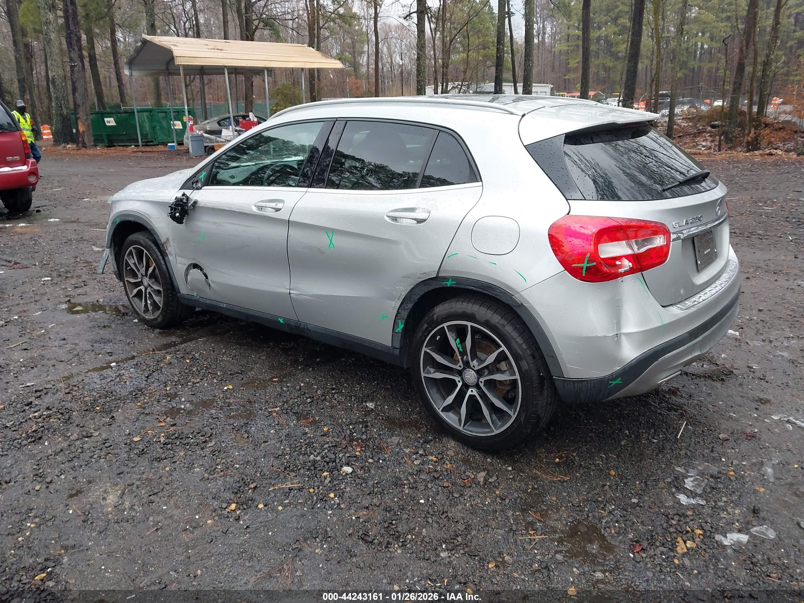 MERCEDES-BENZ GLA image 3