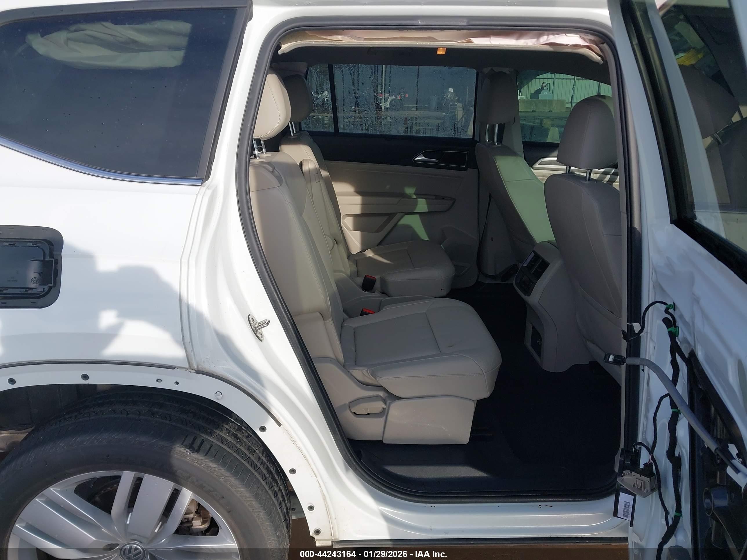 VOLKSWAGEN ATLAS image 8