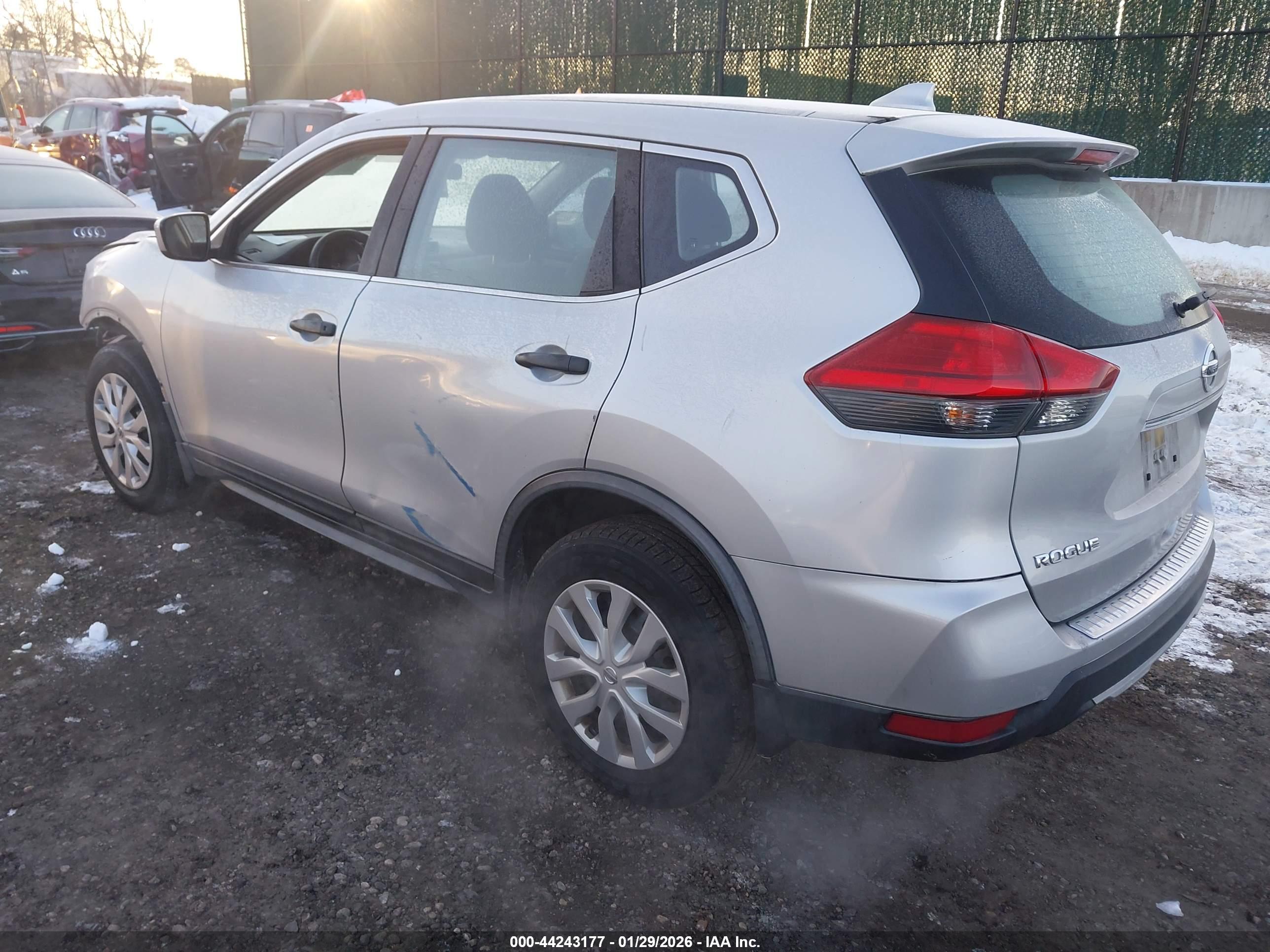 NISSAN ROGUE image 3