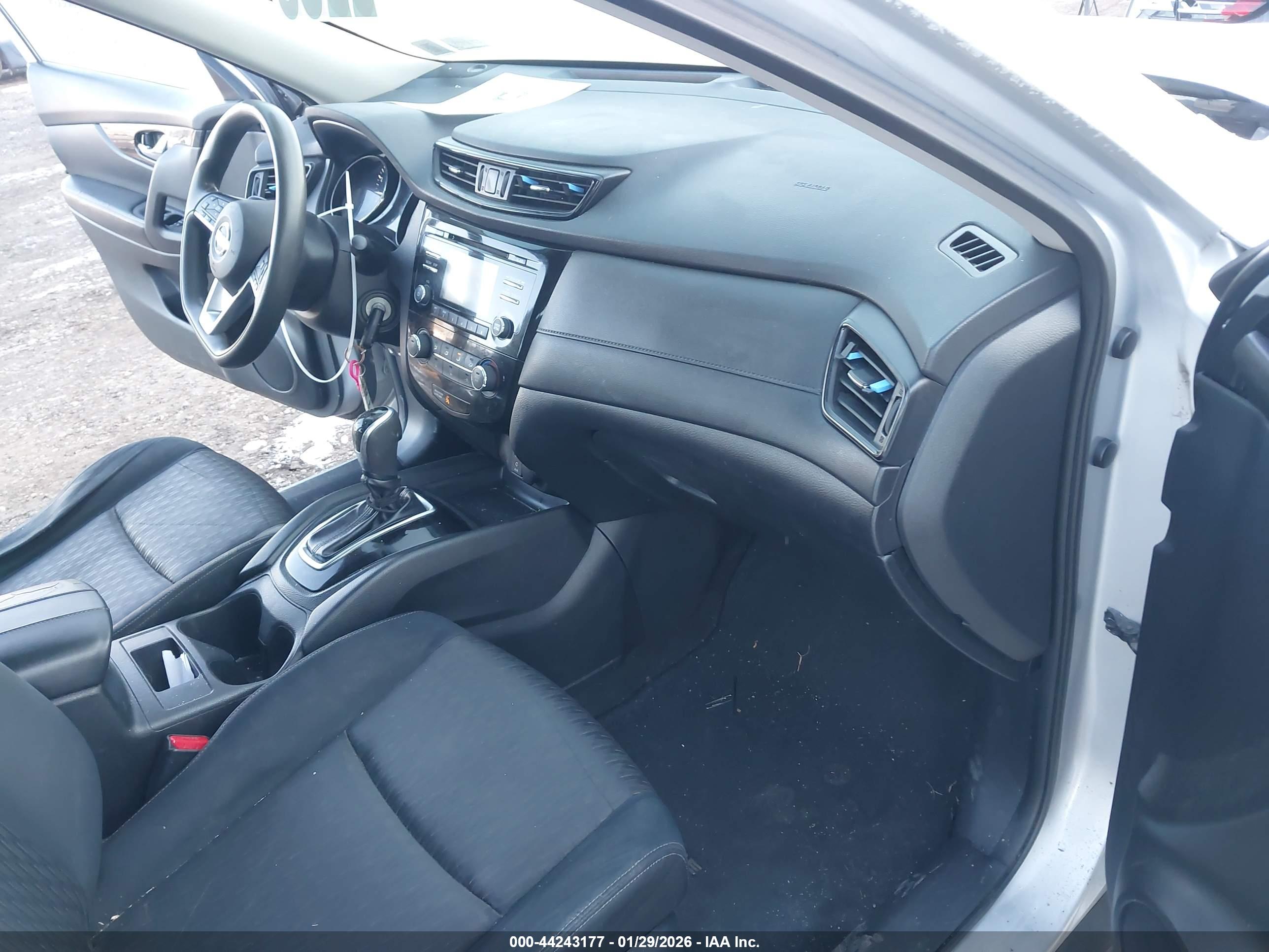 NISSAN ROGUE image 5