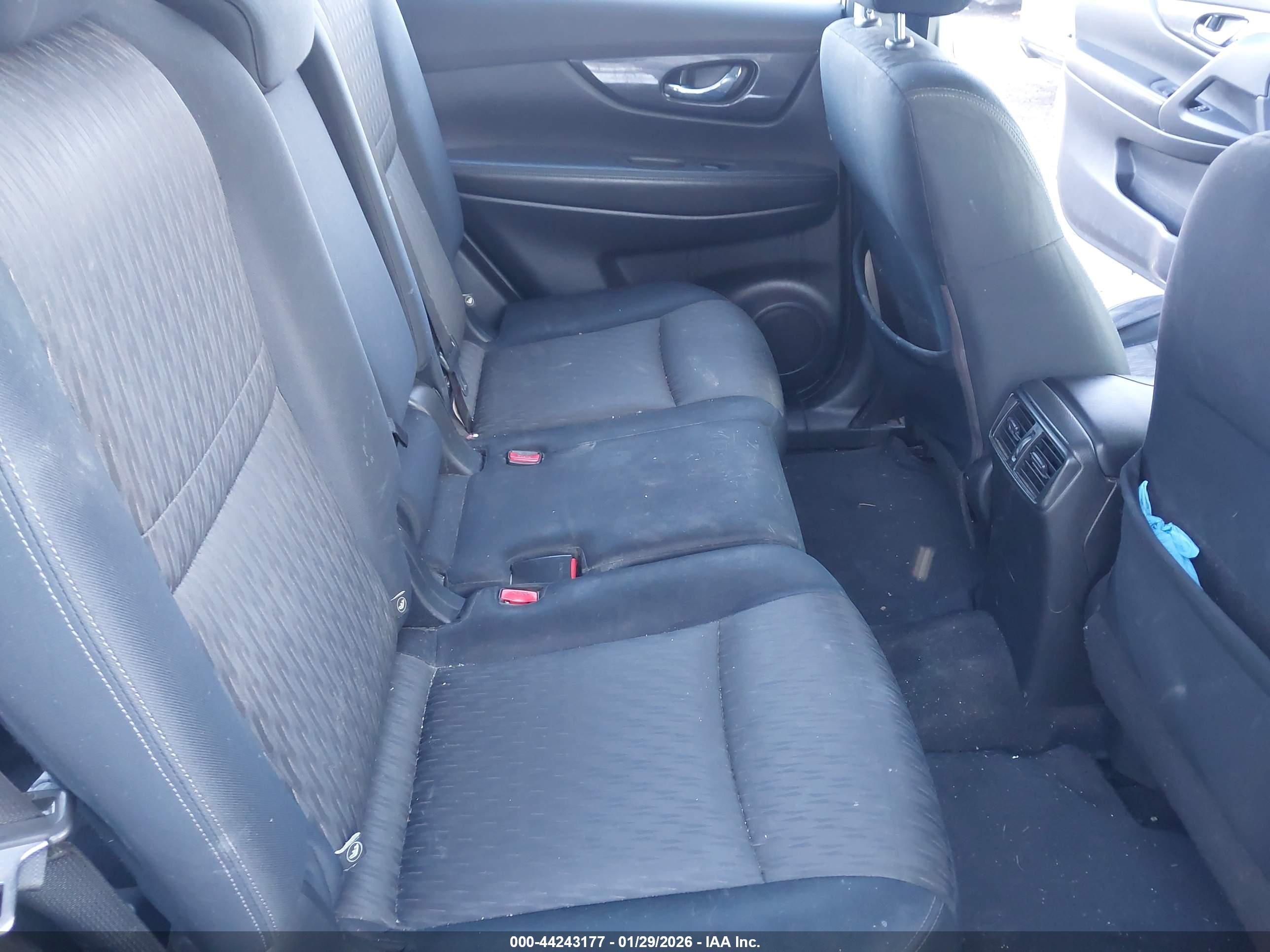 NISSAN ROGUE image 8