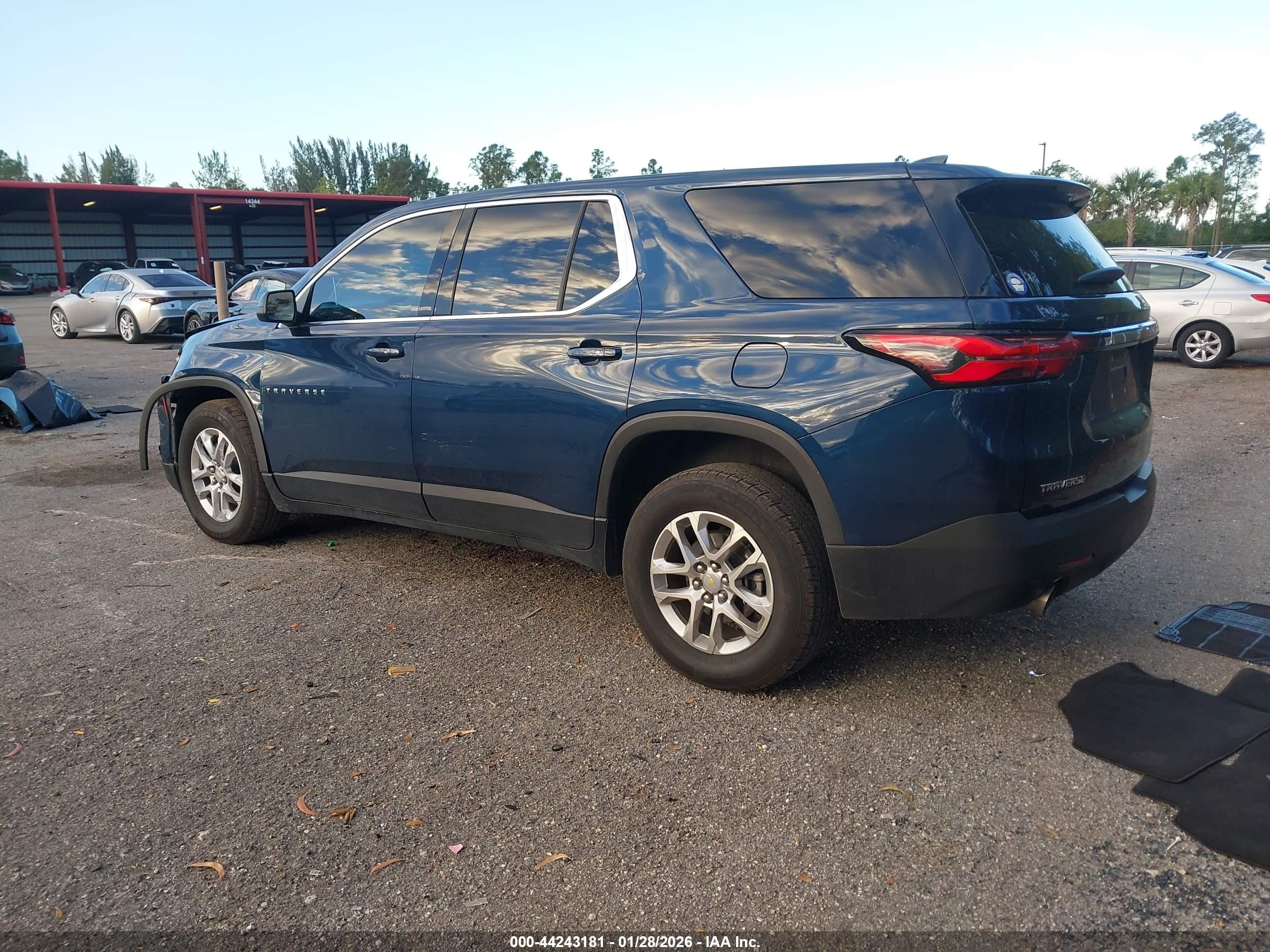 CHEVROLET TRAVERSE image 3