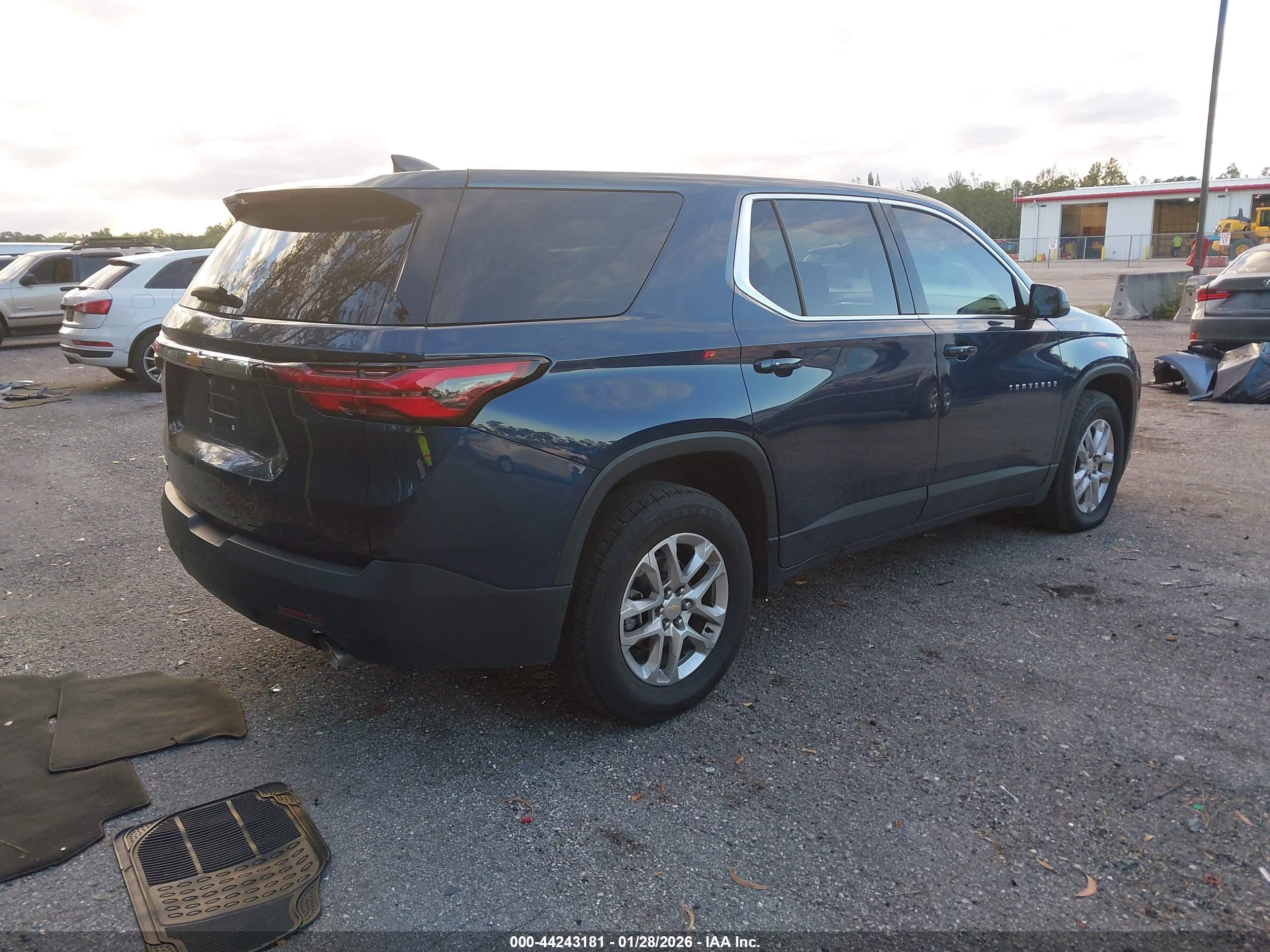 CHEVROLET TRAVERSE image 4