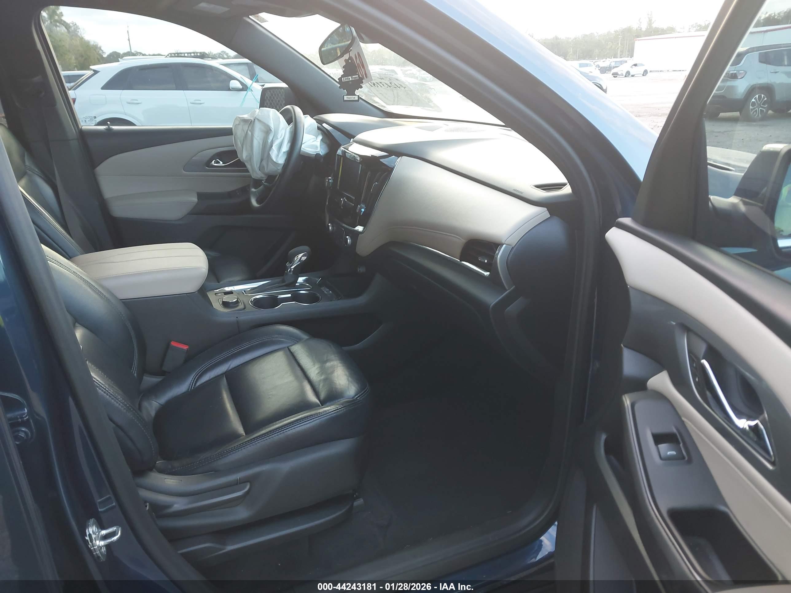 CHEVROLET TRAVERSE image 5