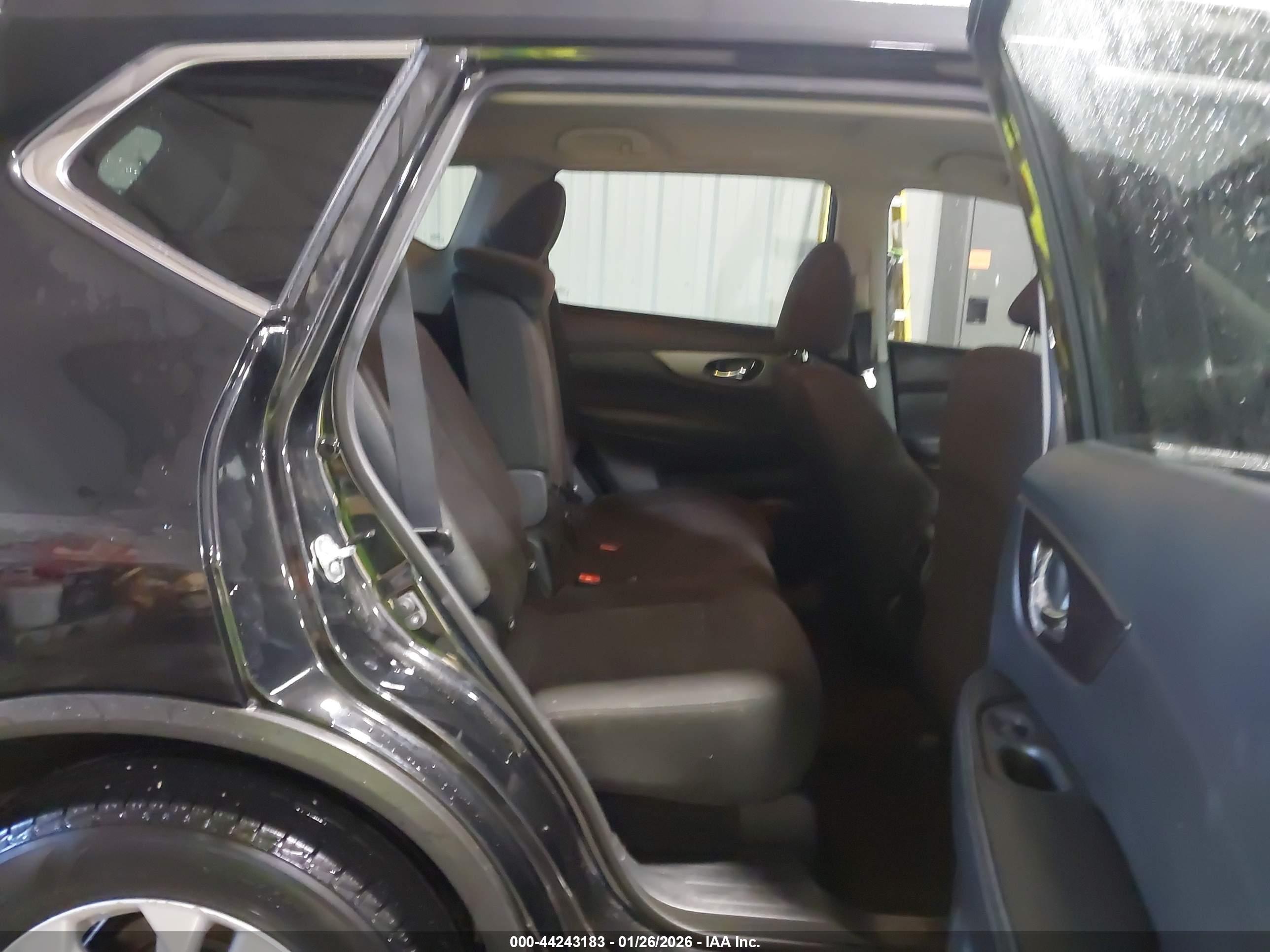 NISSAN ROGUE image 8