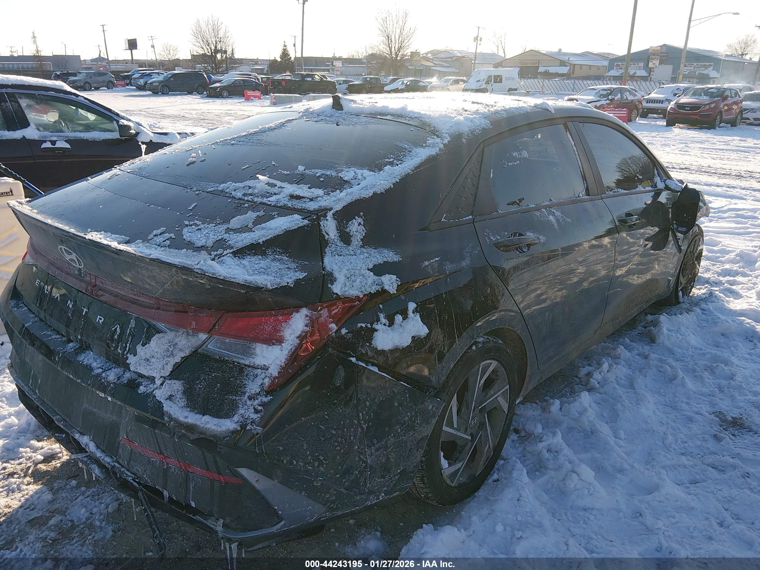HYUNDAI ELANTRA image 4