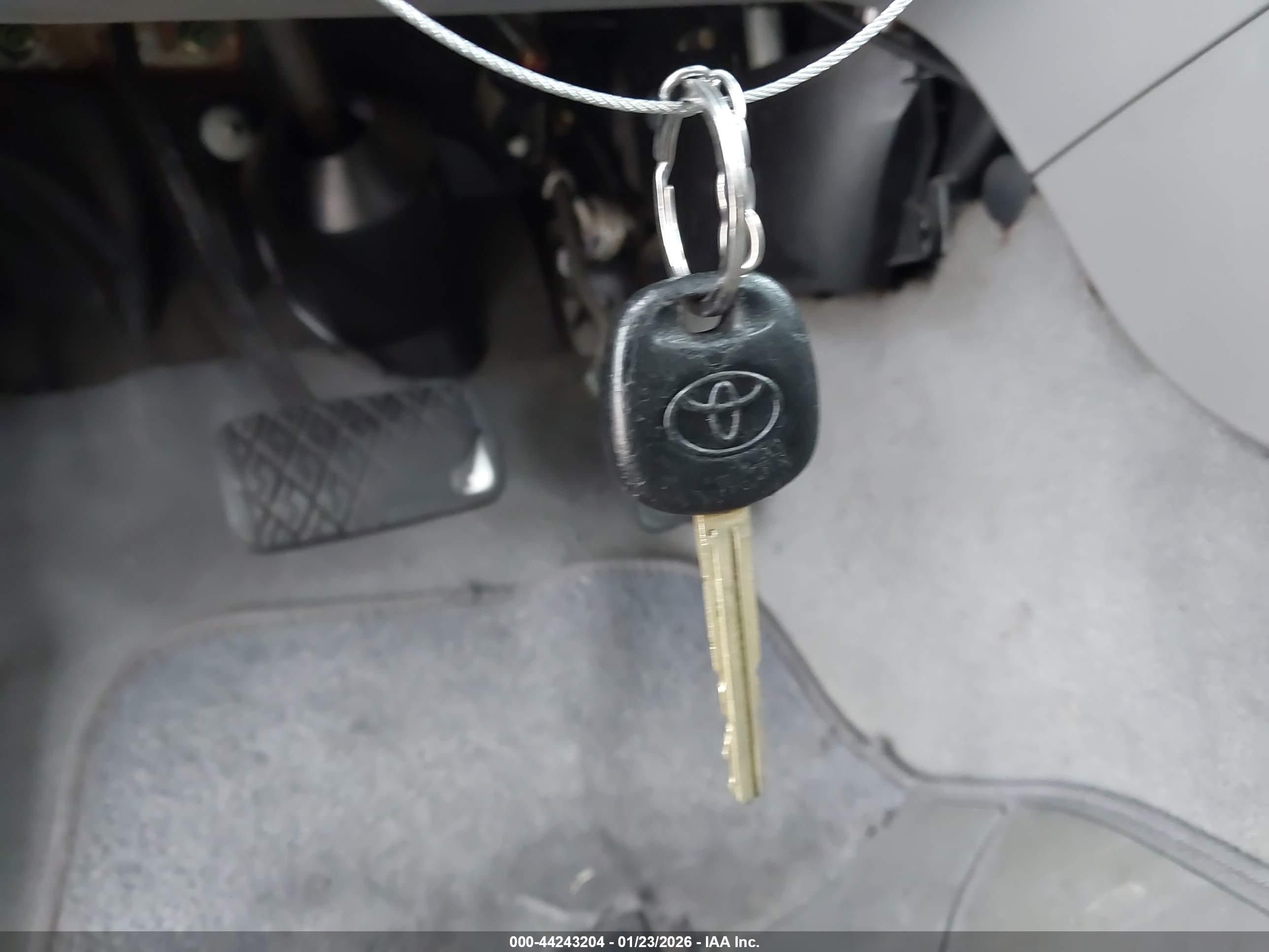 TOYOTA COROLLA image 11