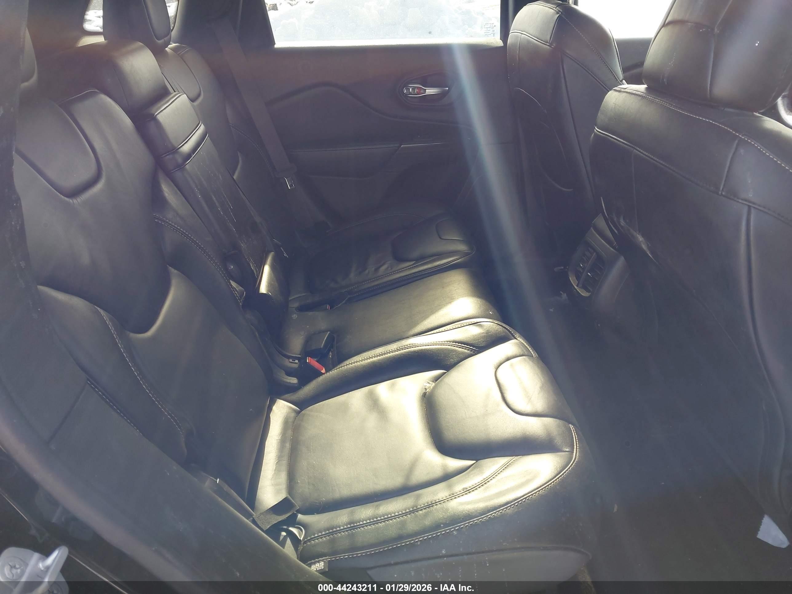 JEEP CHEROKEE image 8
