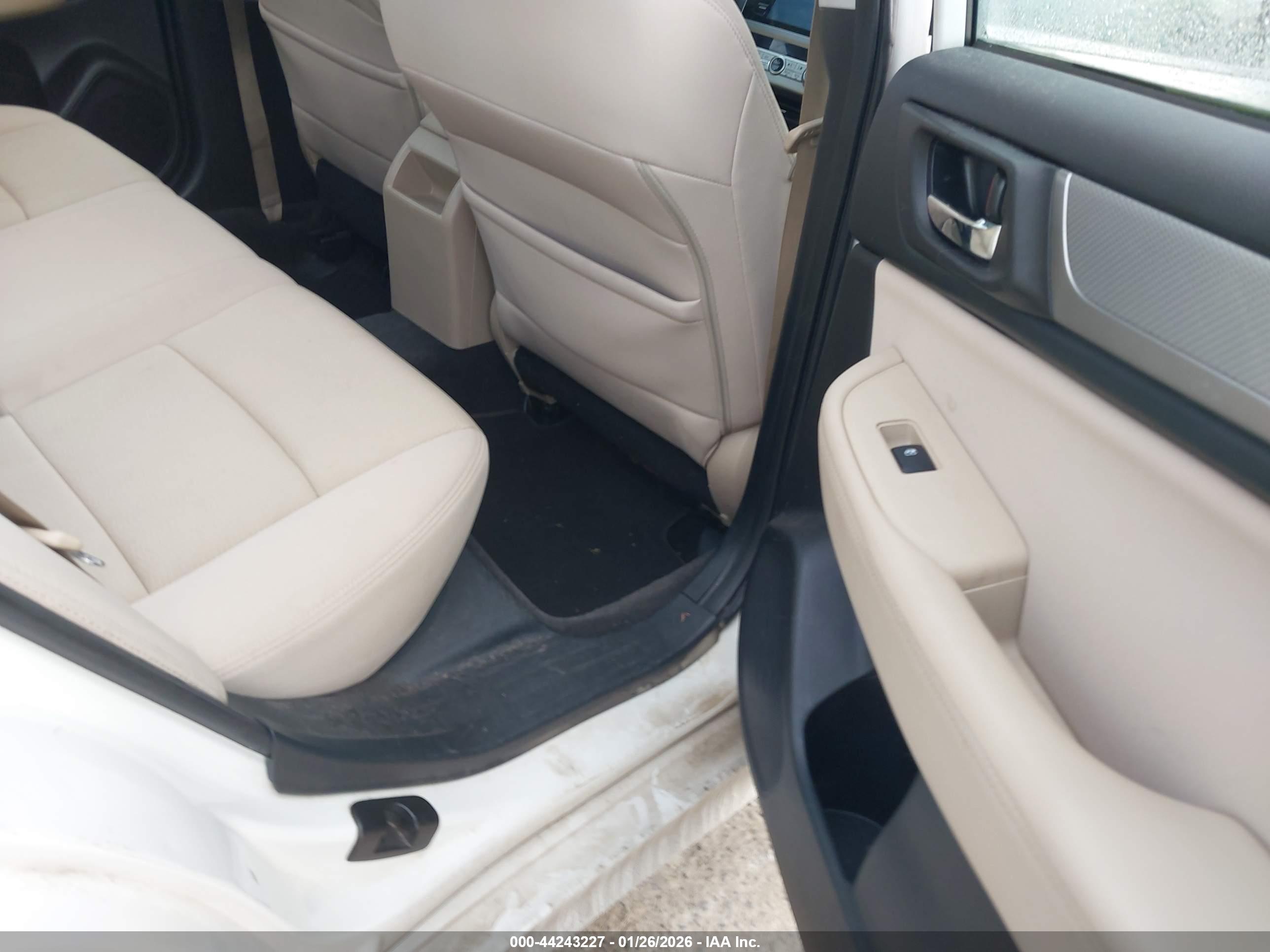 SUBARU LEGACY image 8