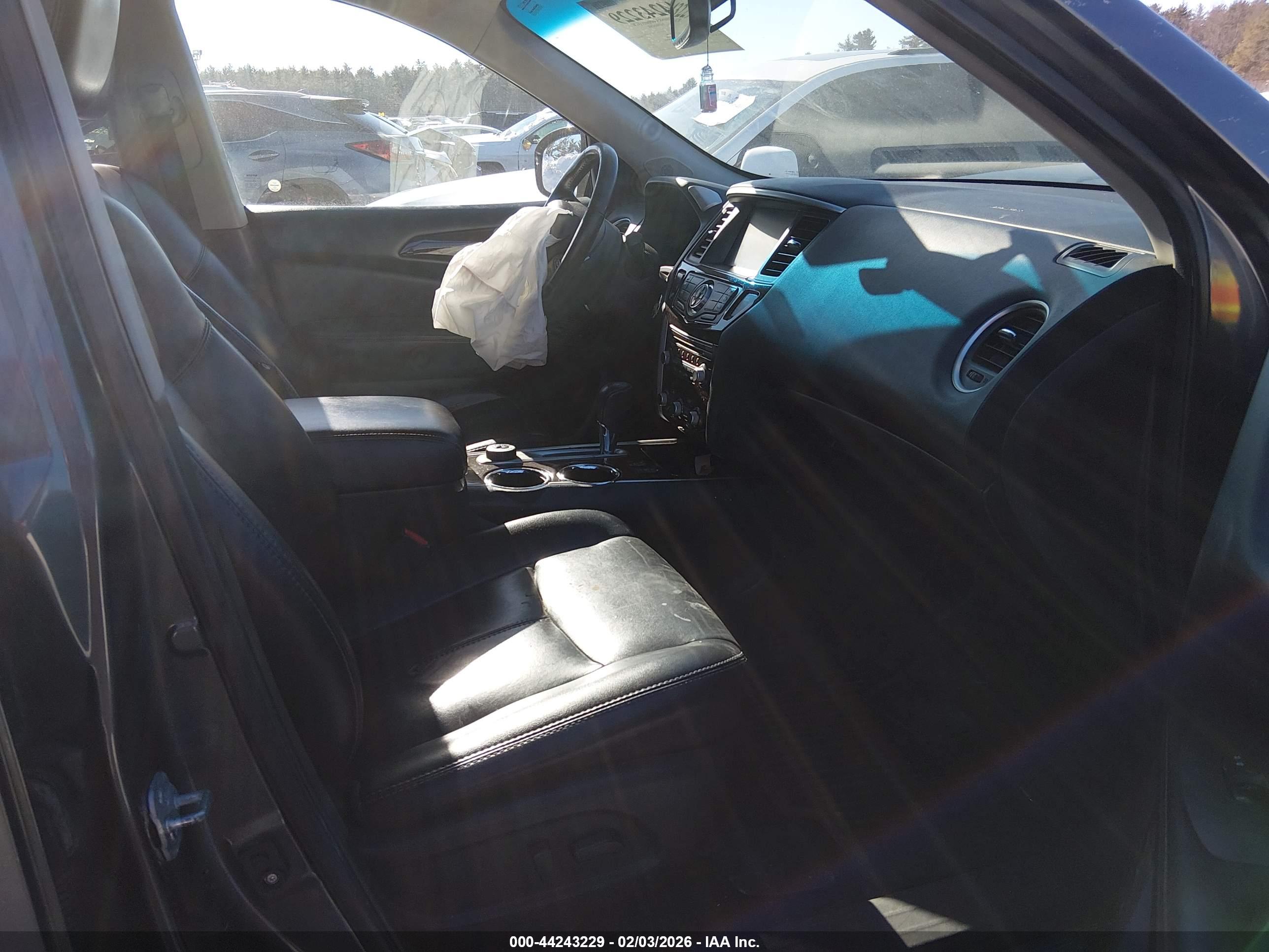NISSAN PATHFINDER image 5