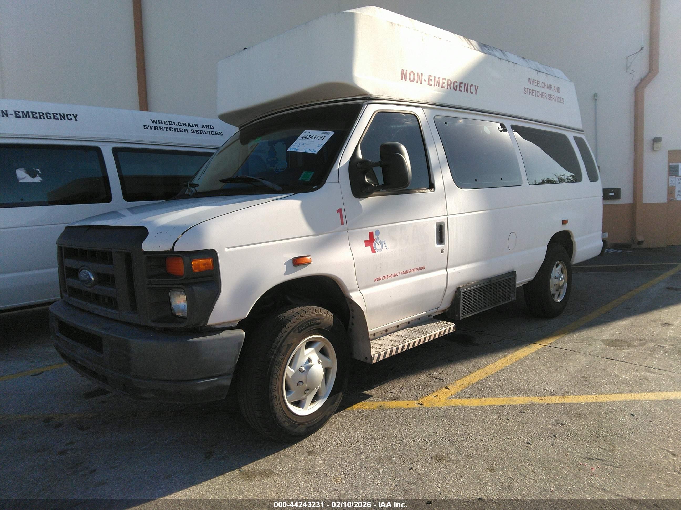 FORD E-350 image 2