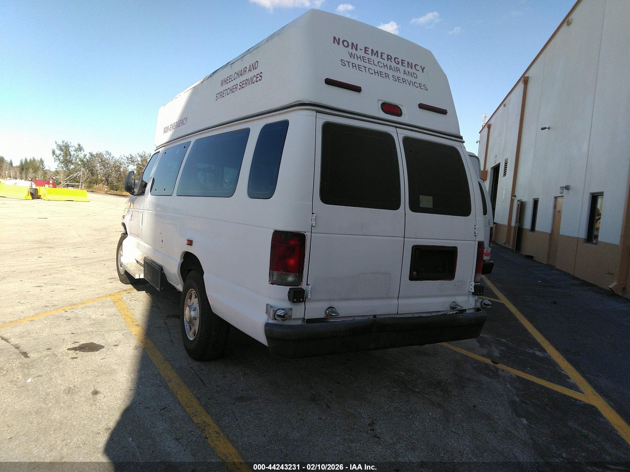 FORD E-350 image 3