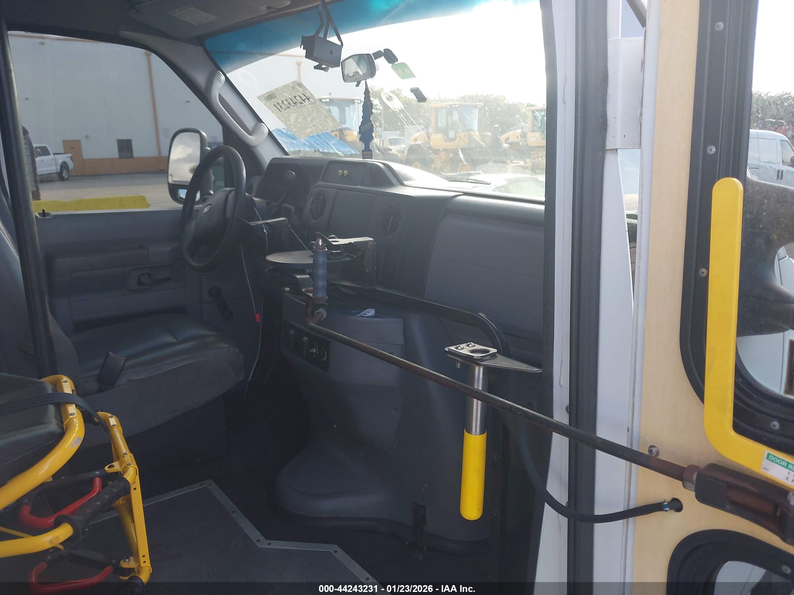 FORD E-350 image 5