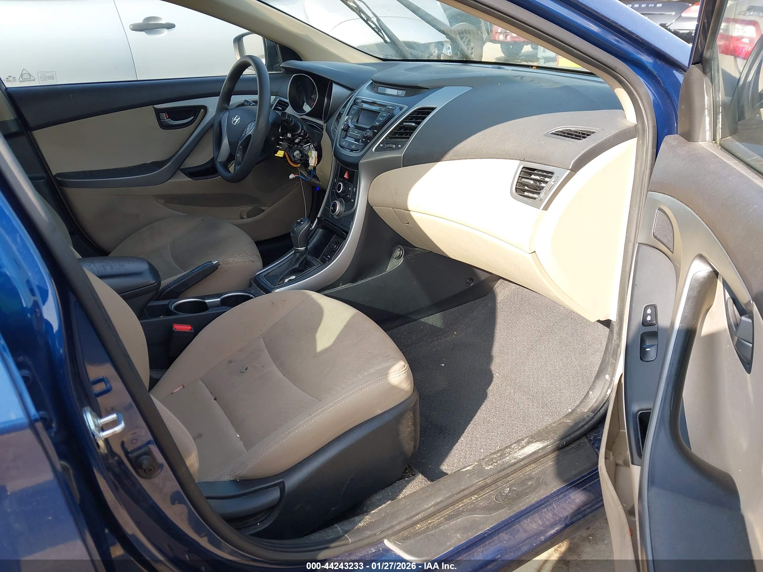 HYUNDAI ELANTRA image 5