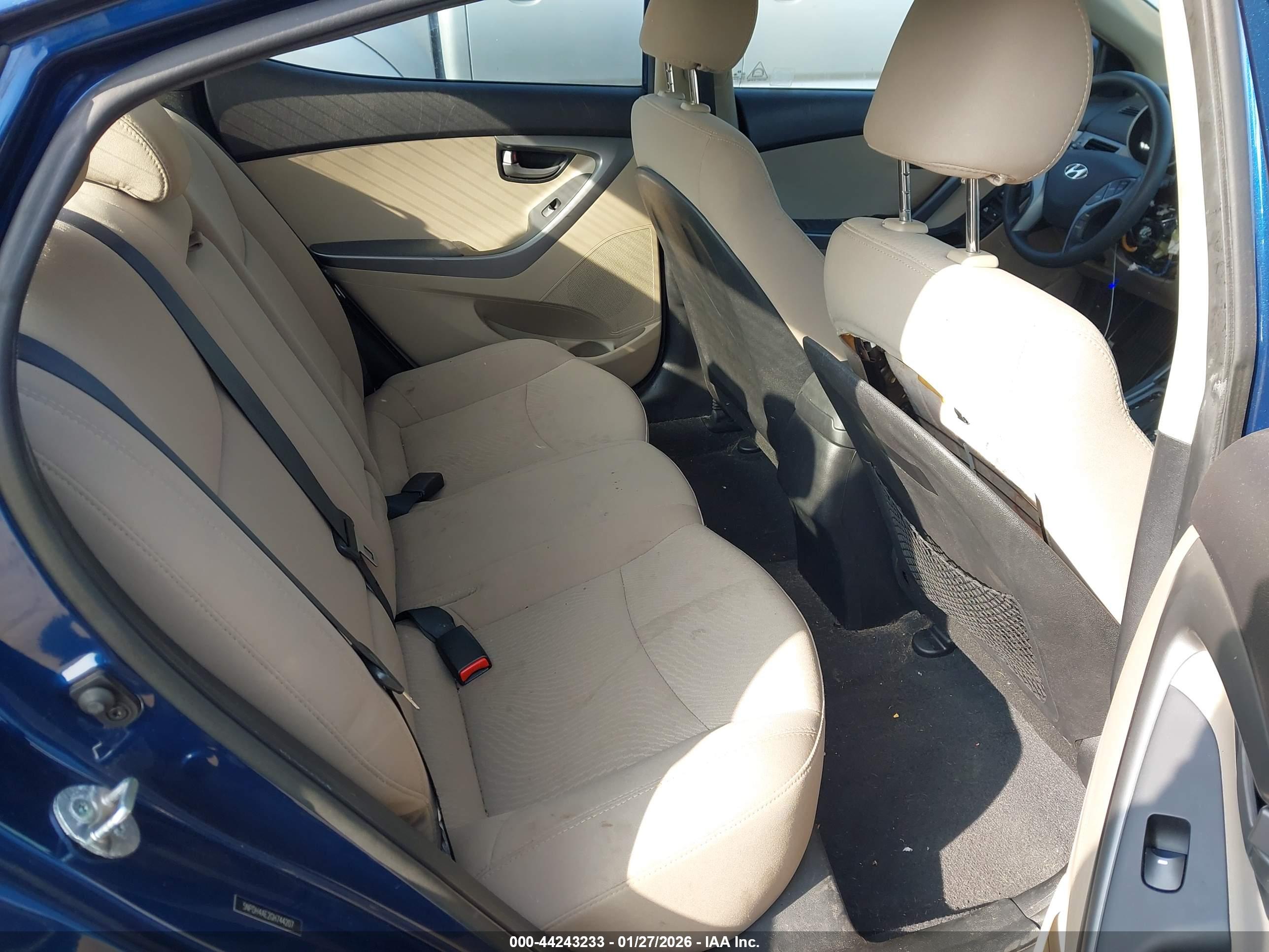 HYUNDAI ELANTRA image 8