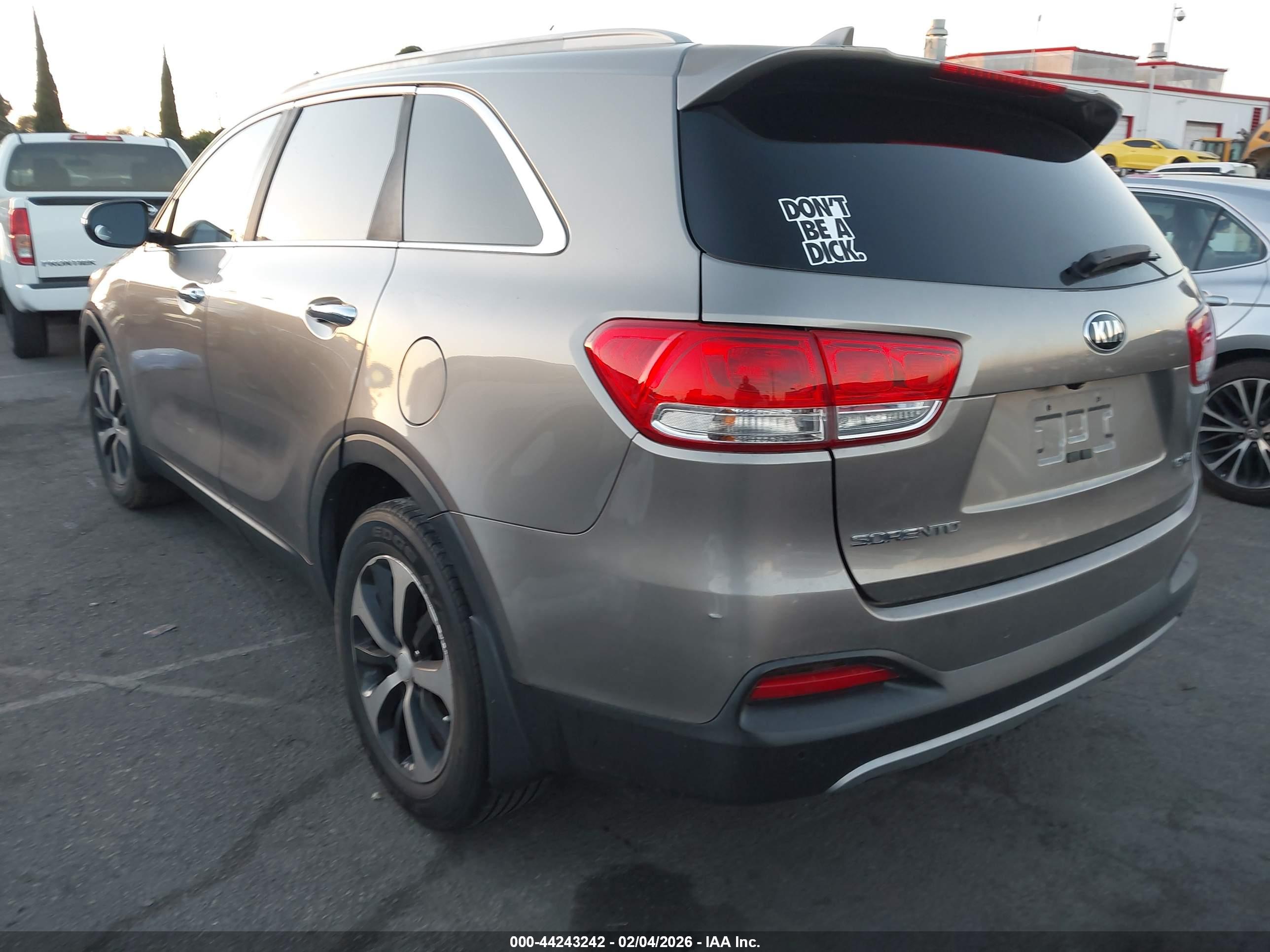 KIA SORENTO image 3