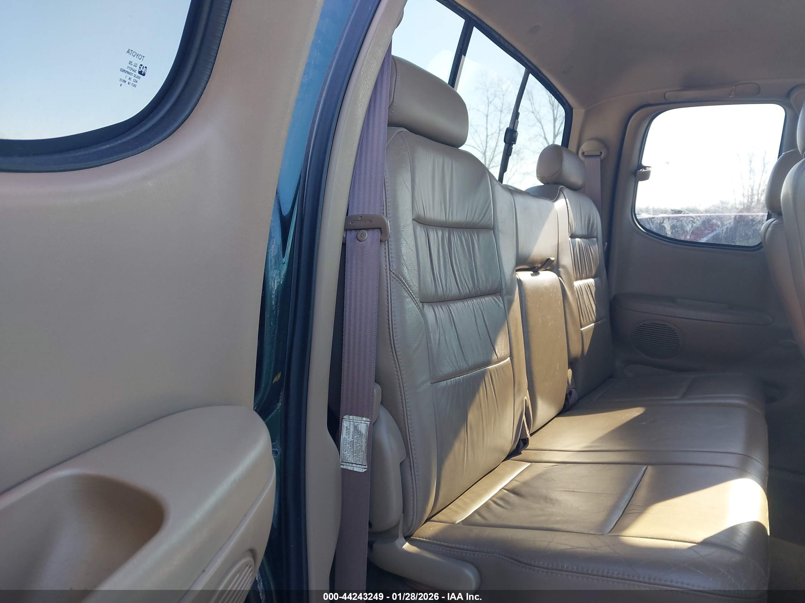 TOYOTA TUNDRA image 8