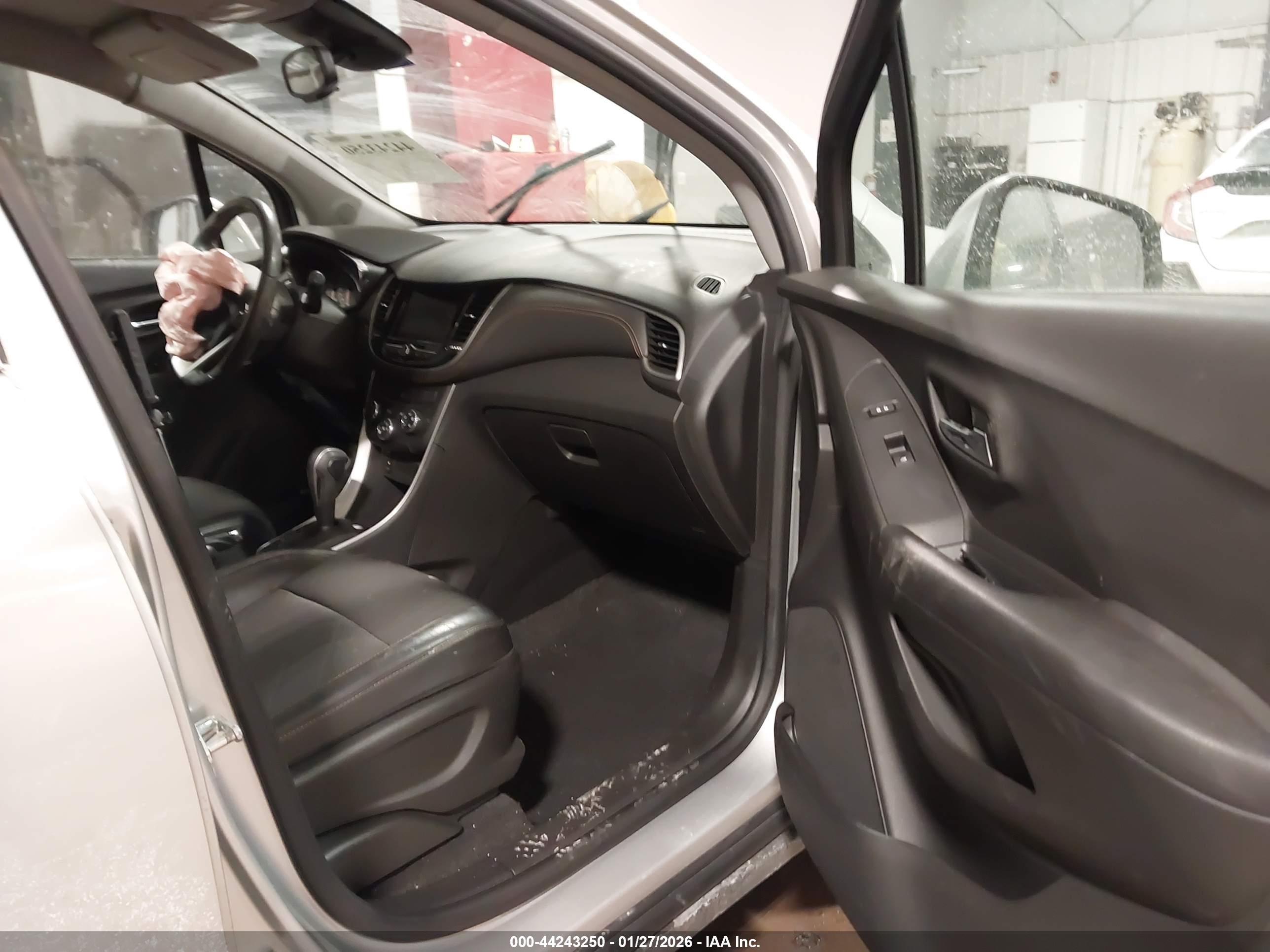 CHEVROLET TRAX image 5