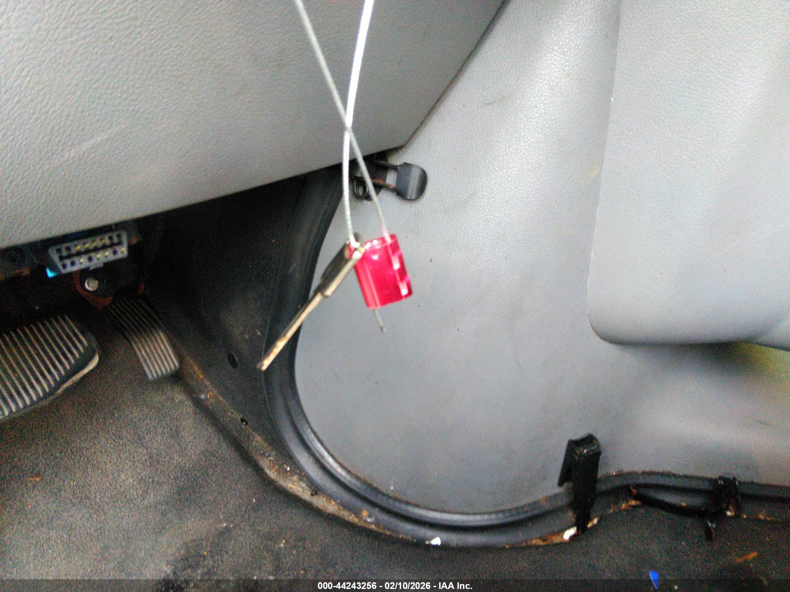 FORD E-250 image 11