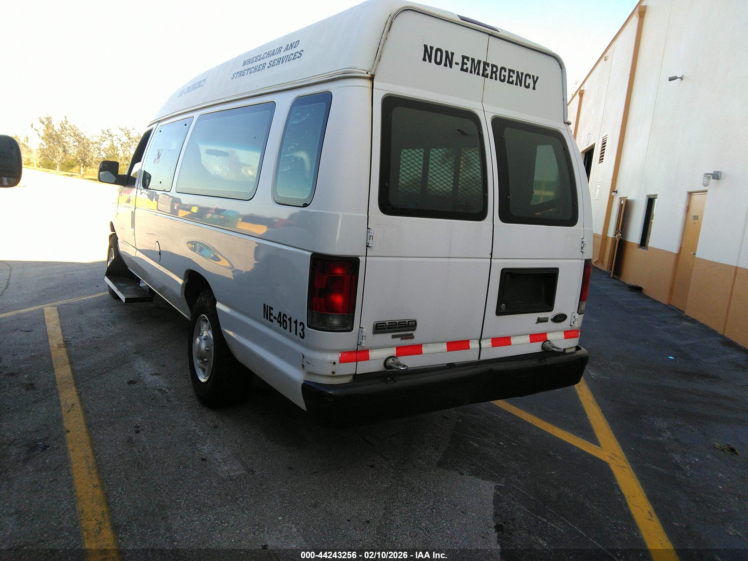 FORD E-250 image 3
