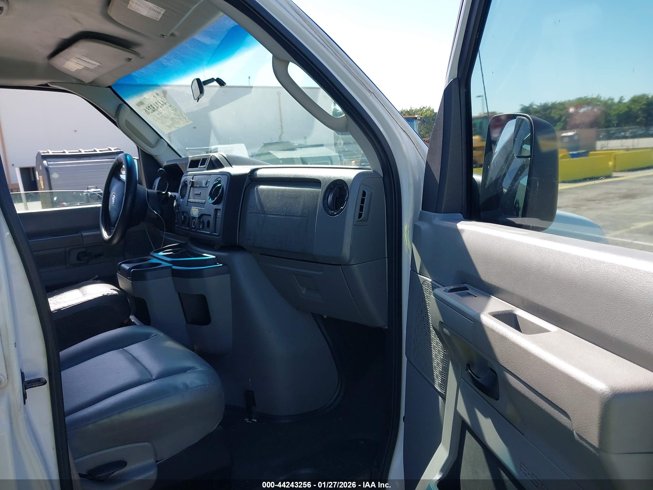 FORD E-250 image 5
