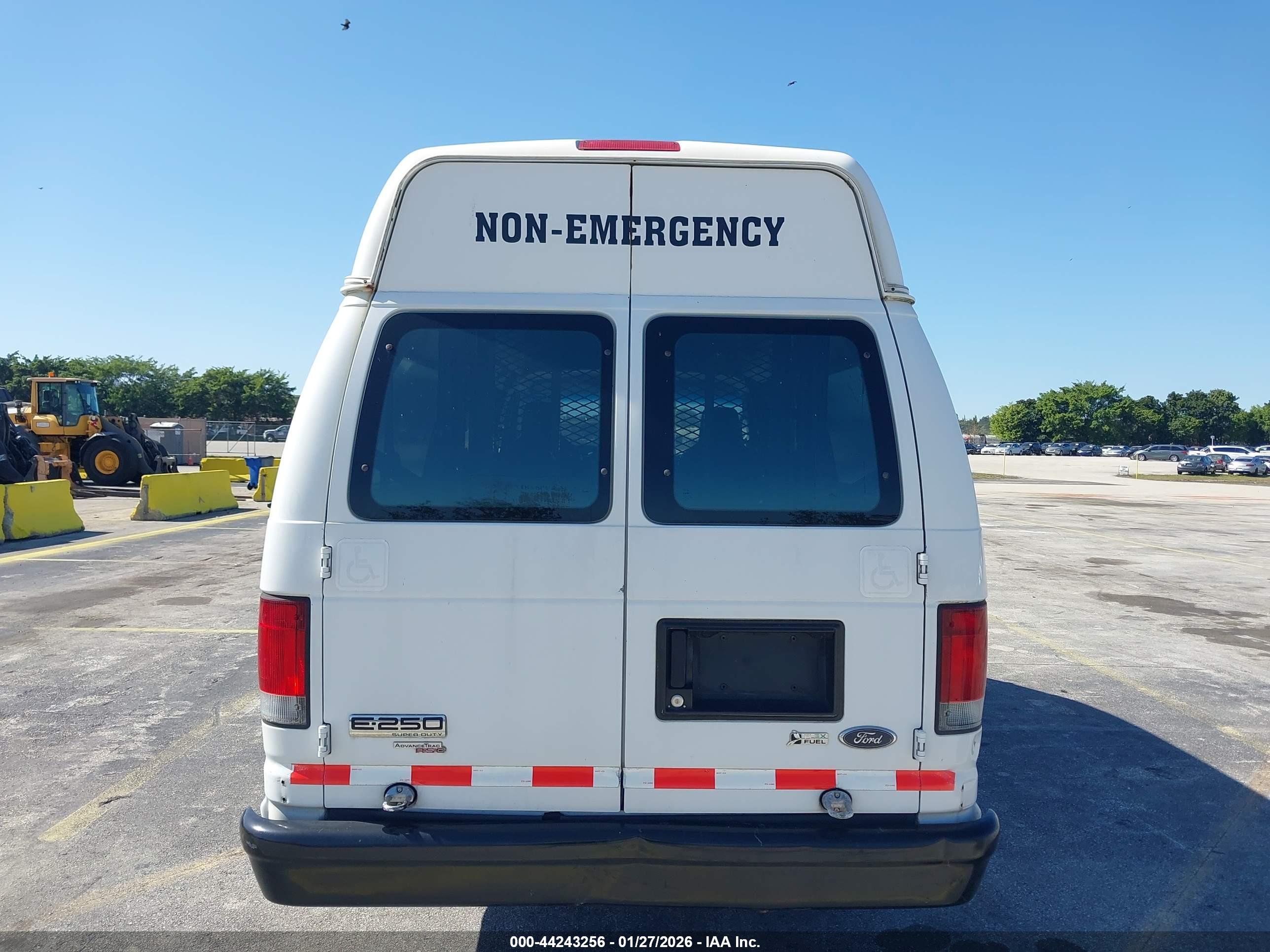 FORD E-250 image 6