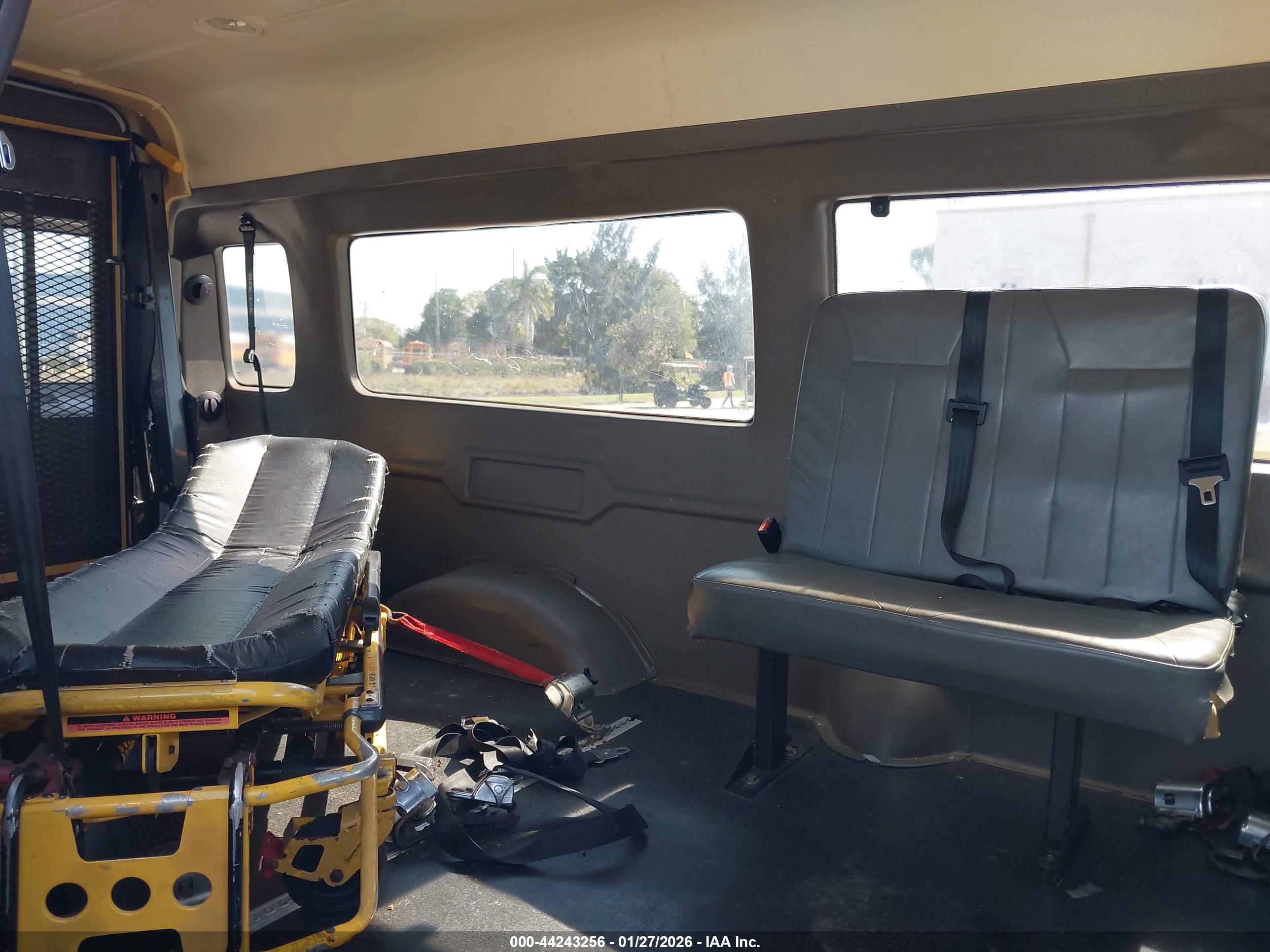 FORD E-250 image 8