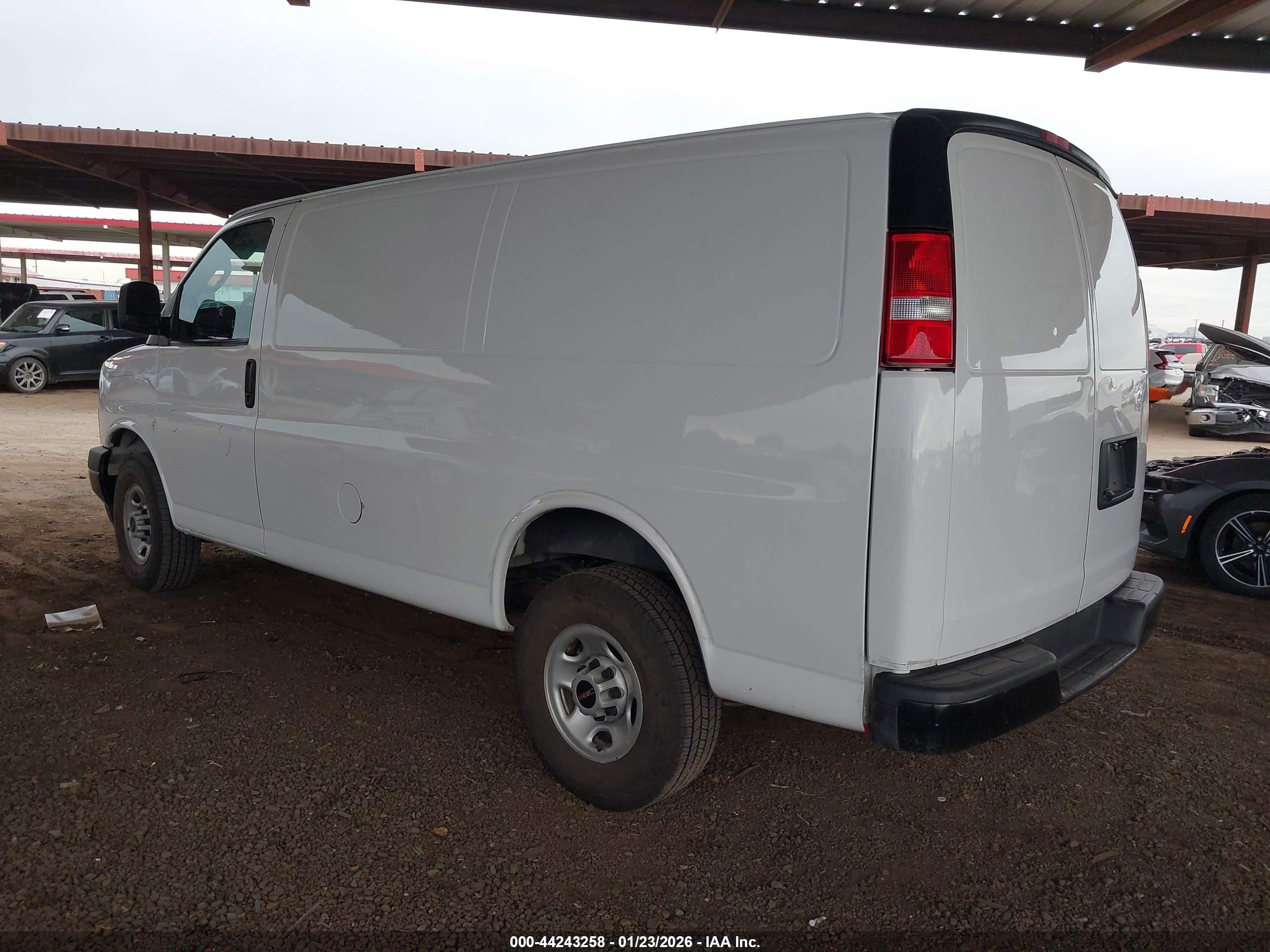 GMC SAVANA image 3