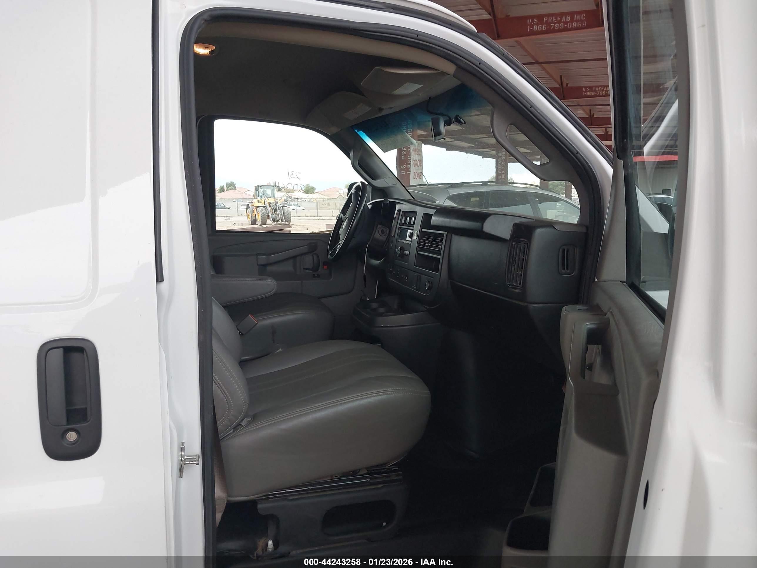 GMC SAVANA image 5
