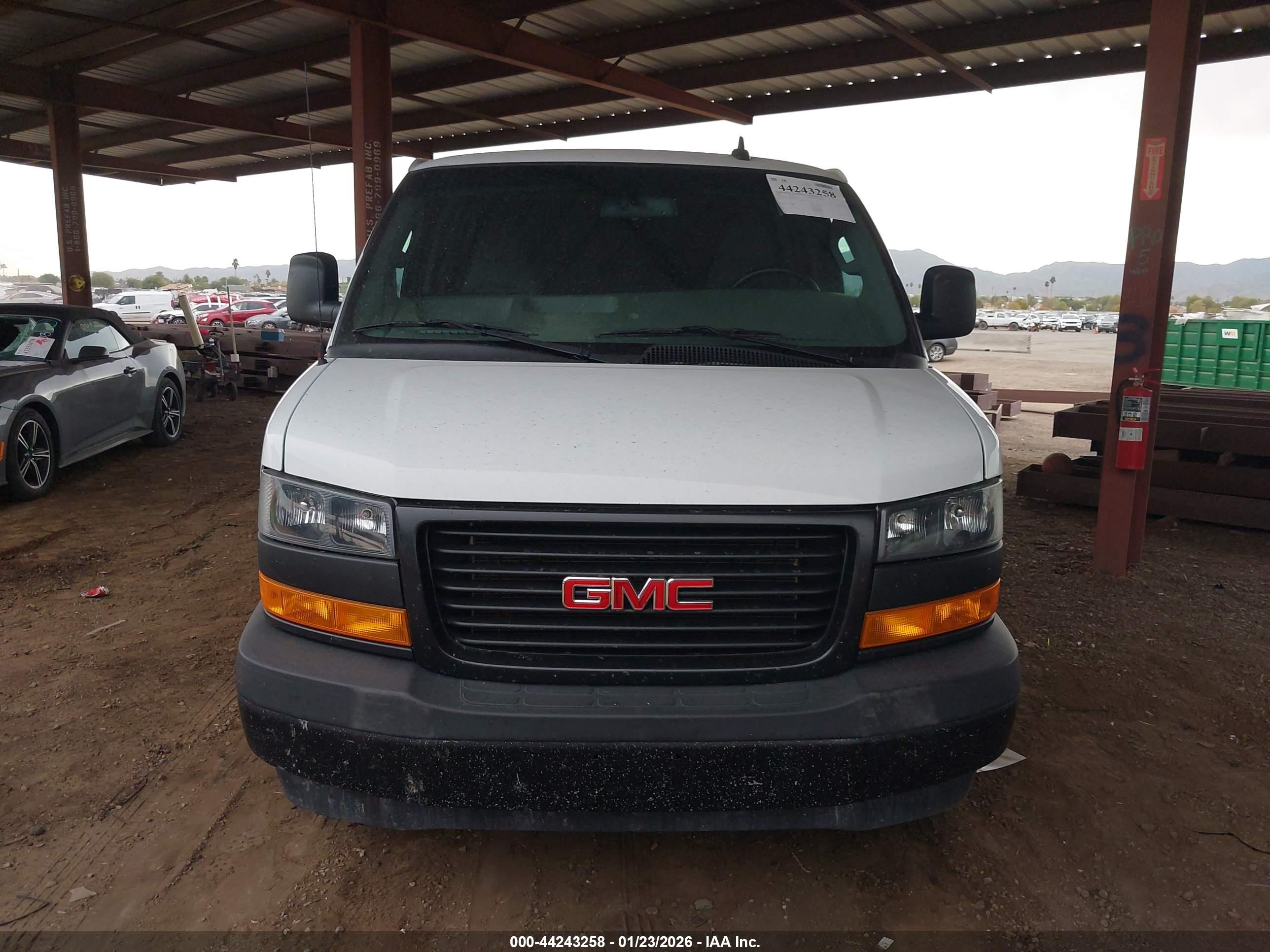 GMC SAVANA image 6