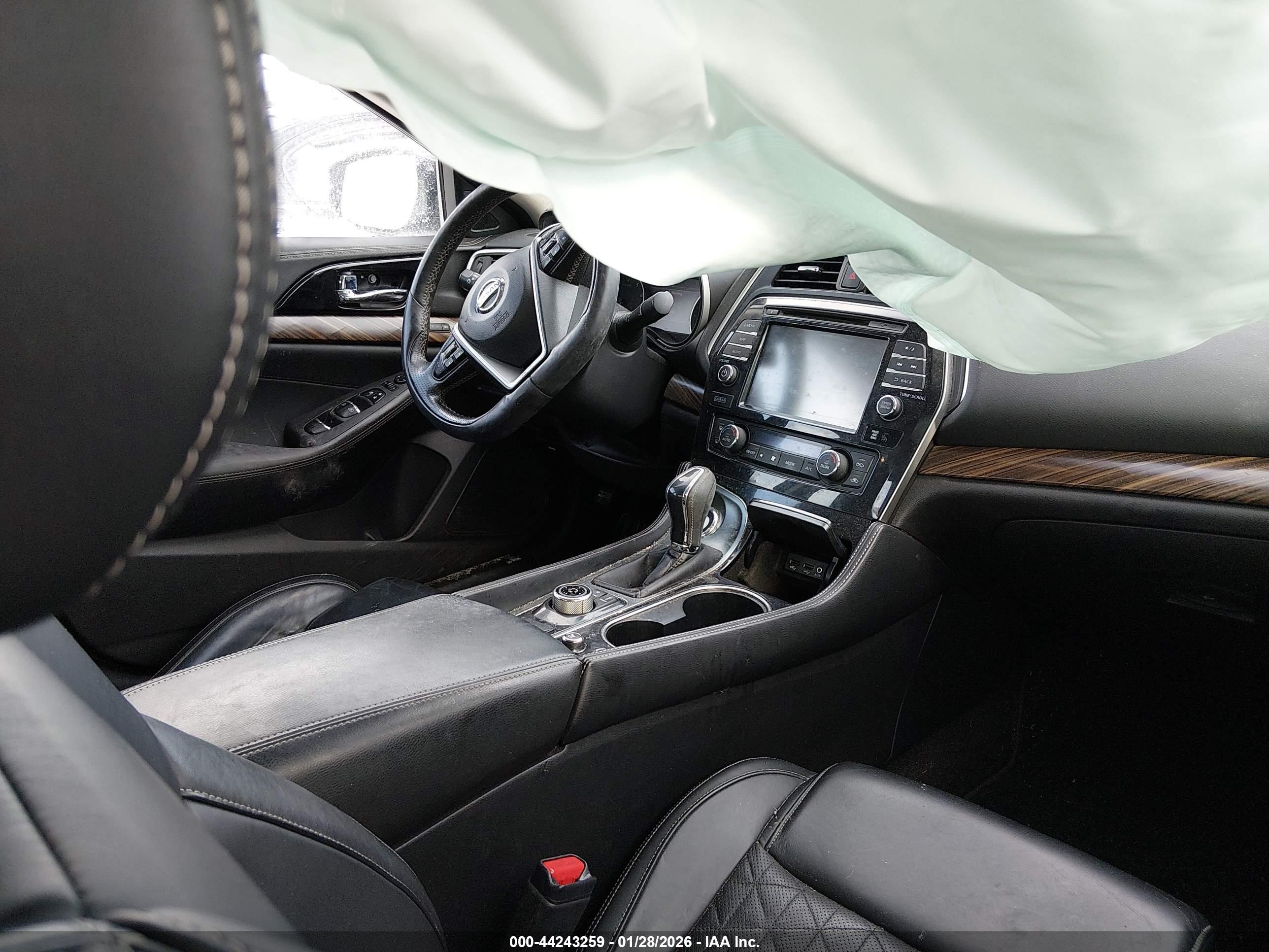 NISSAN MAXIMA image 5