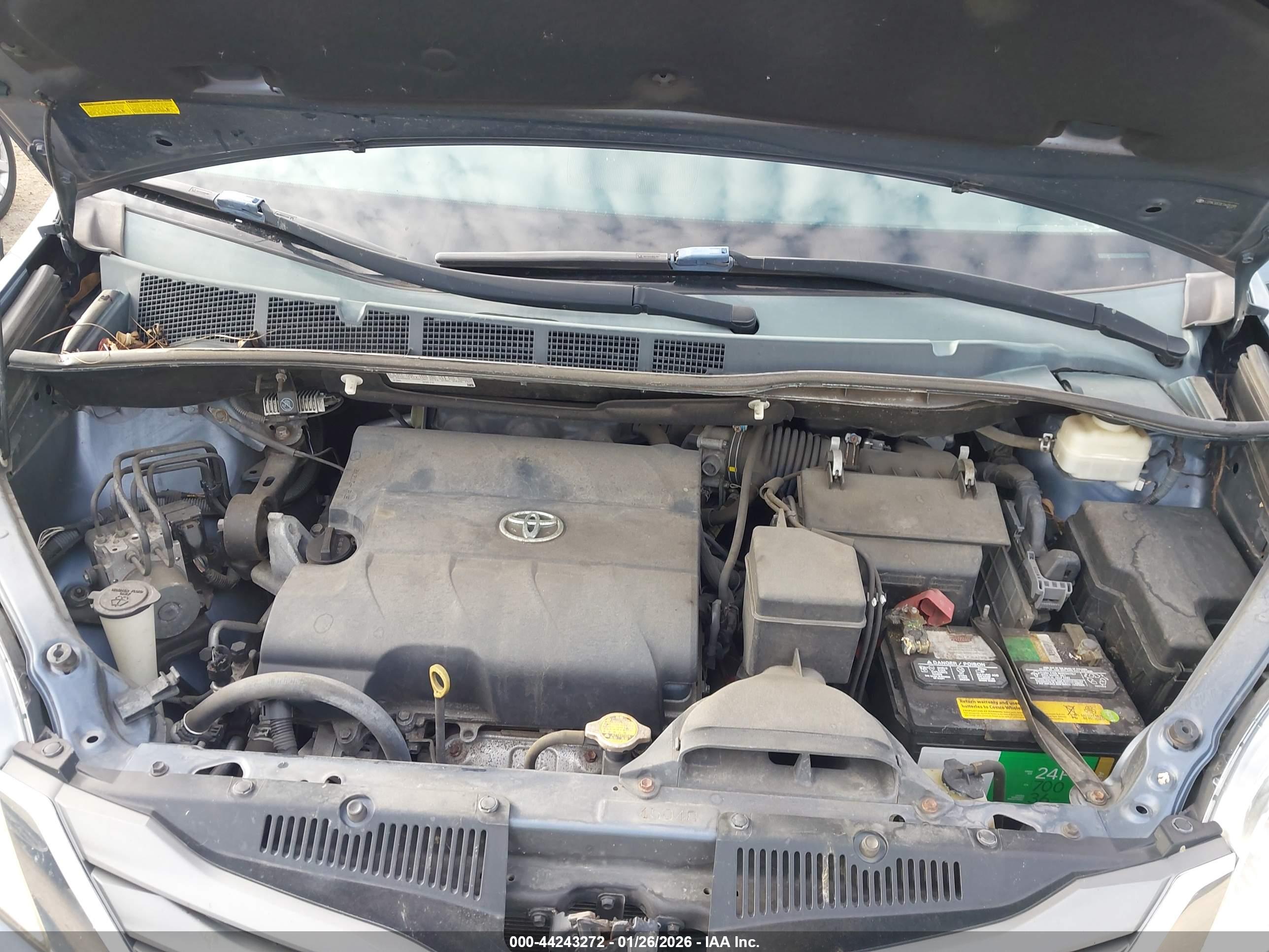 TOYOTA SIENNA image 10