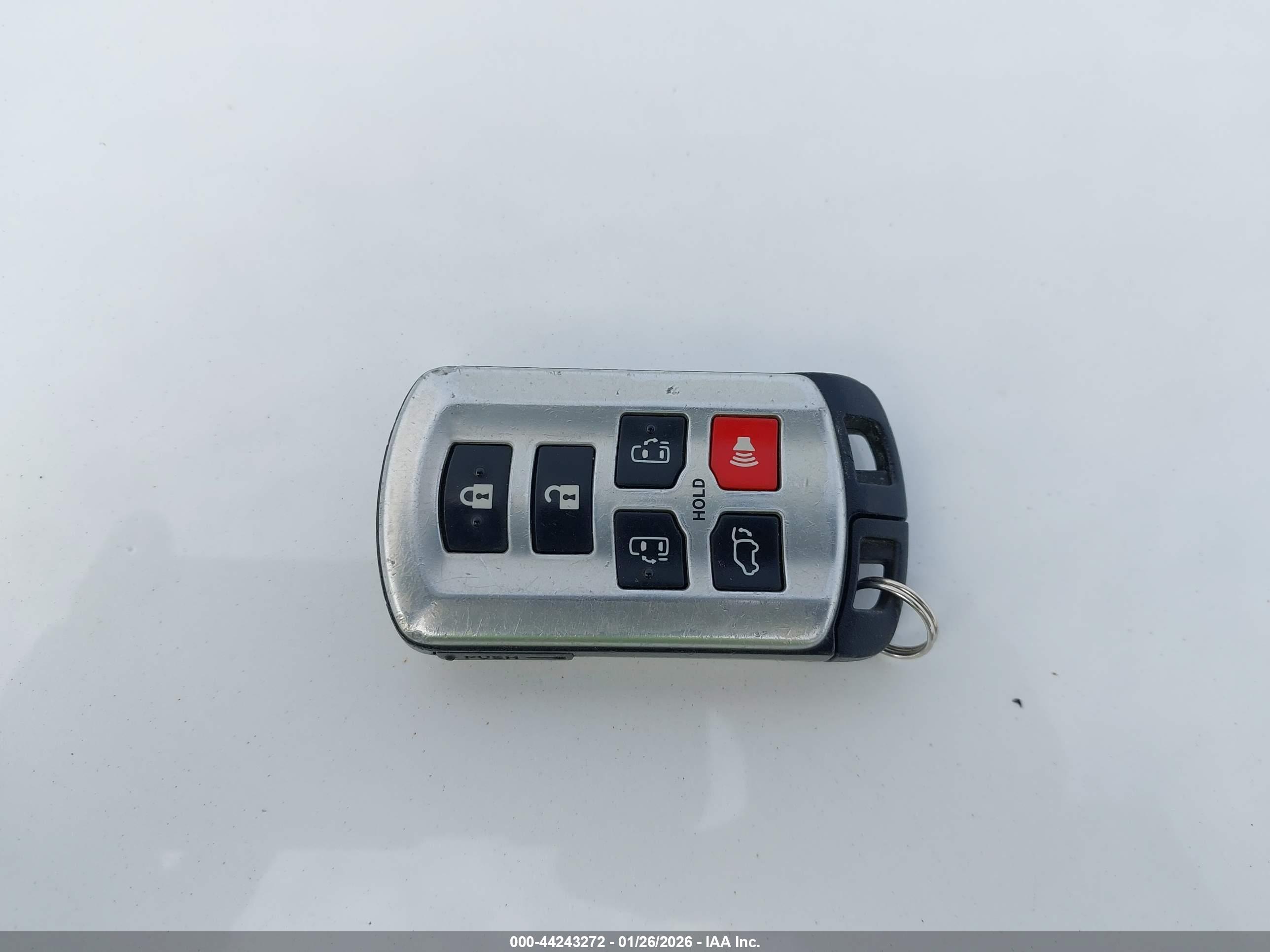 TOYOTA SIENNA image 11