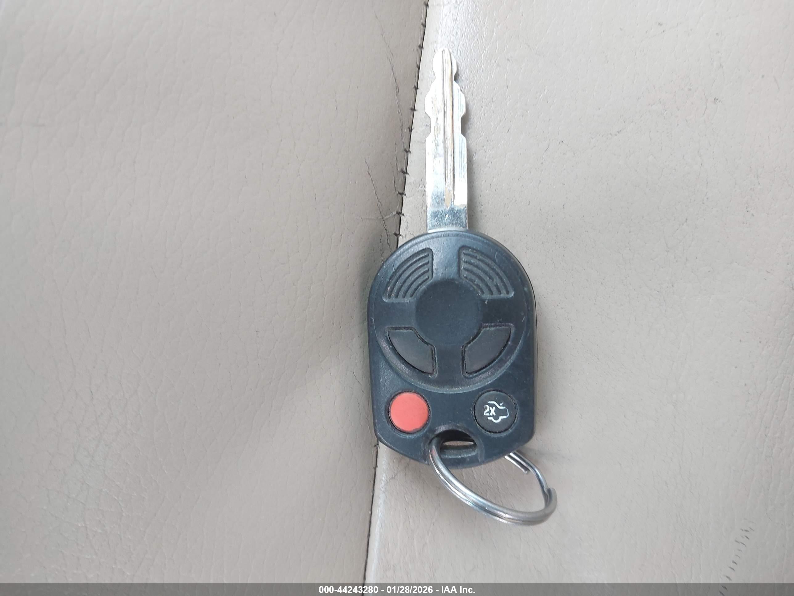 FORD FUSION image 11